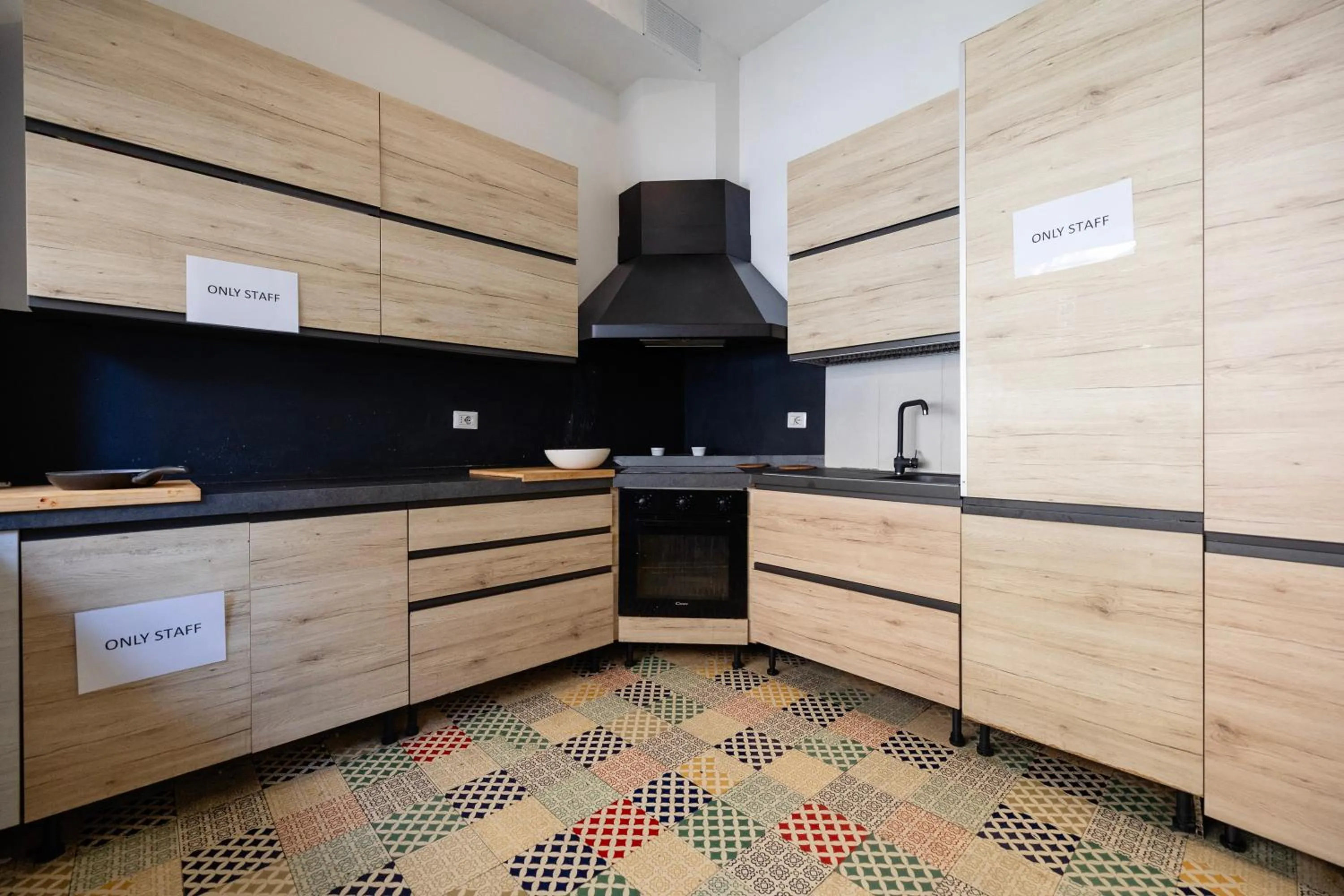 Communal kitchen in Hostel Trastevere