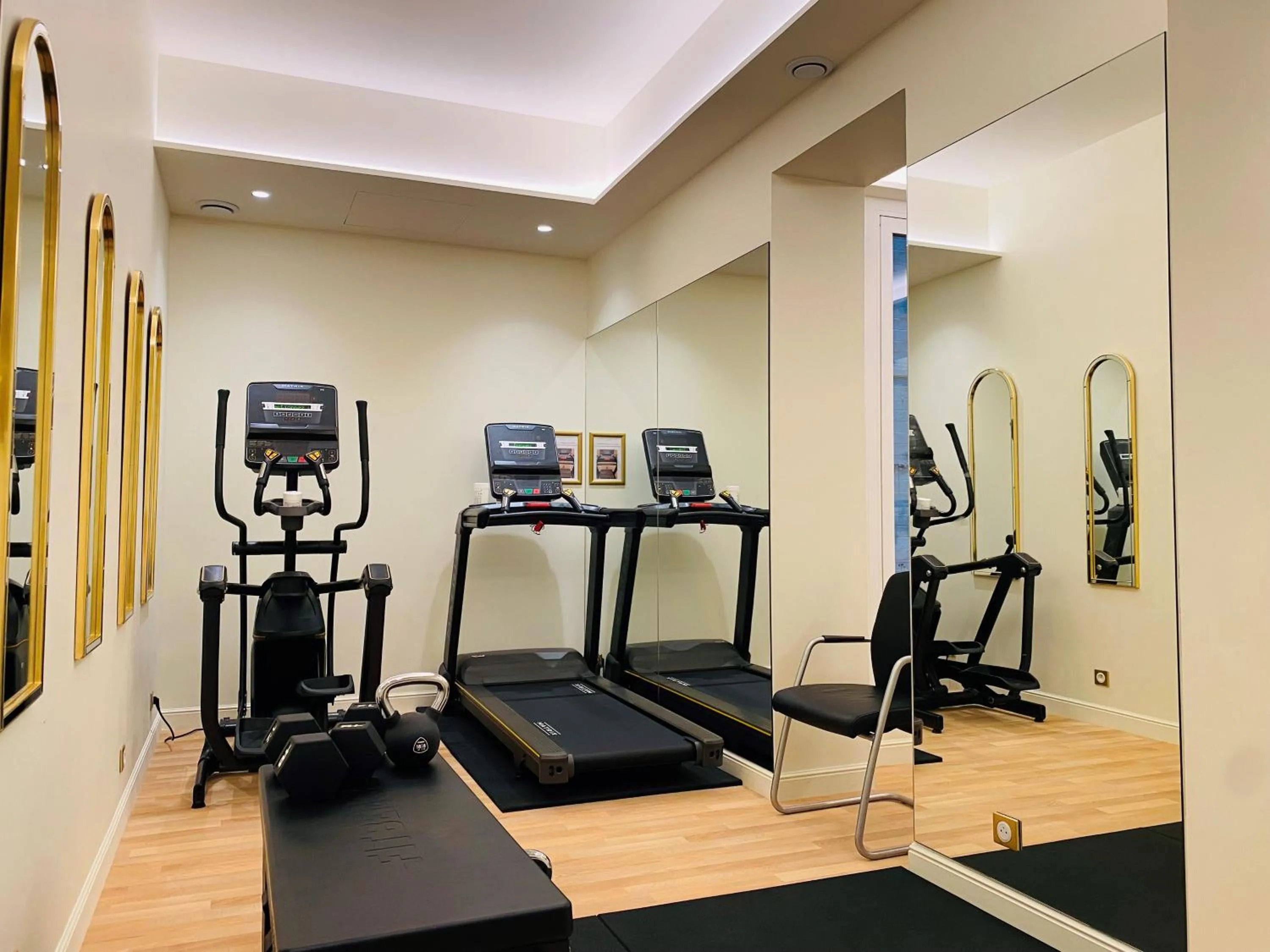 Fitness centre/facilities in Hôtel Mayfair Paris