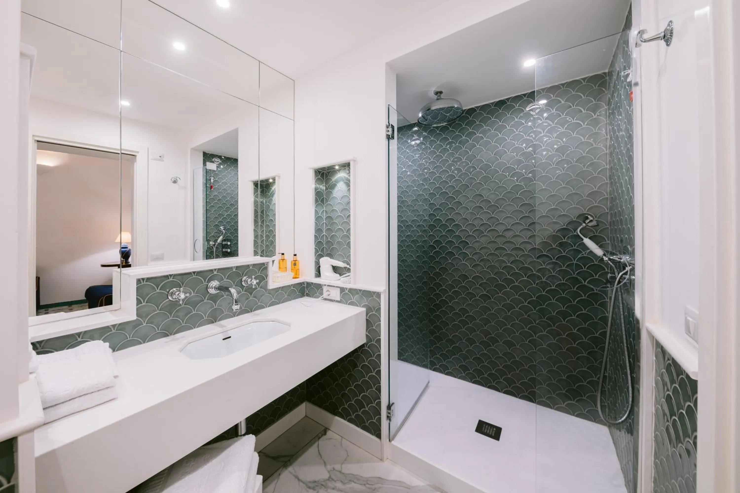 Shower in Hotel Giordano