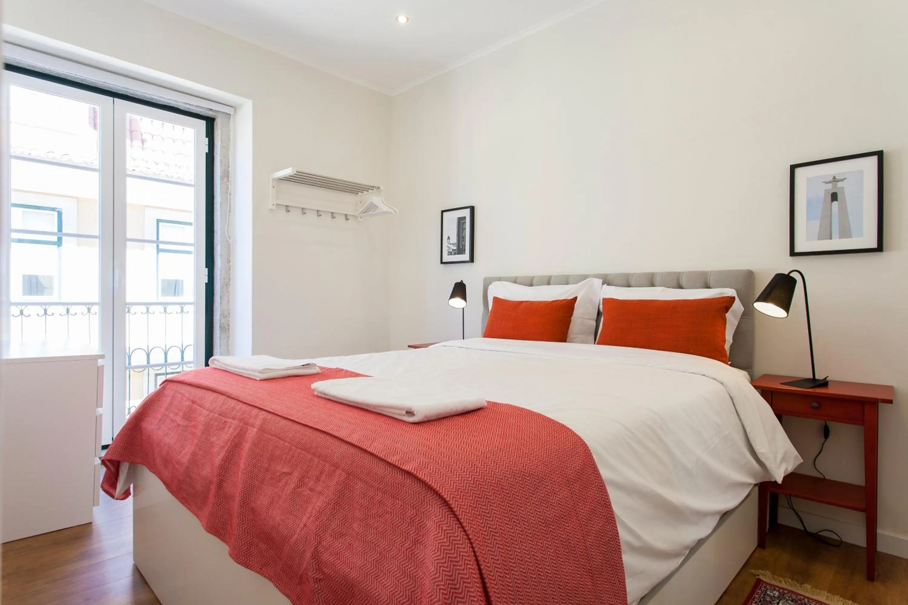 Bedroom, Bed in Central Downtown by Central Hill Apartments