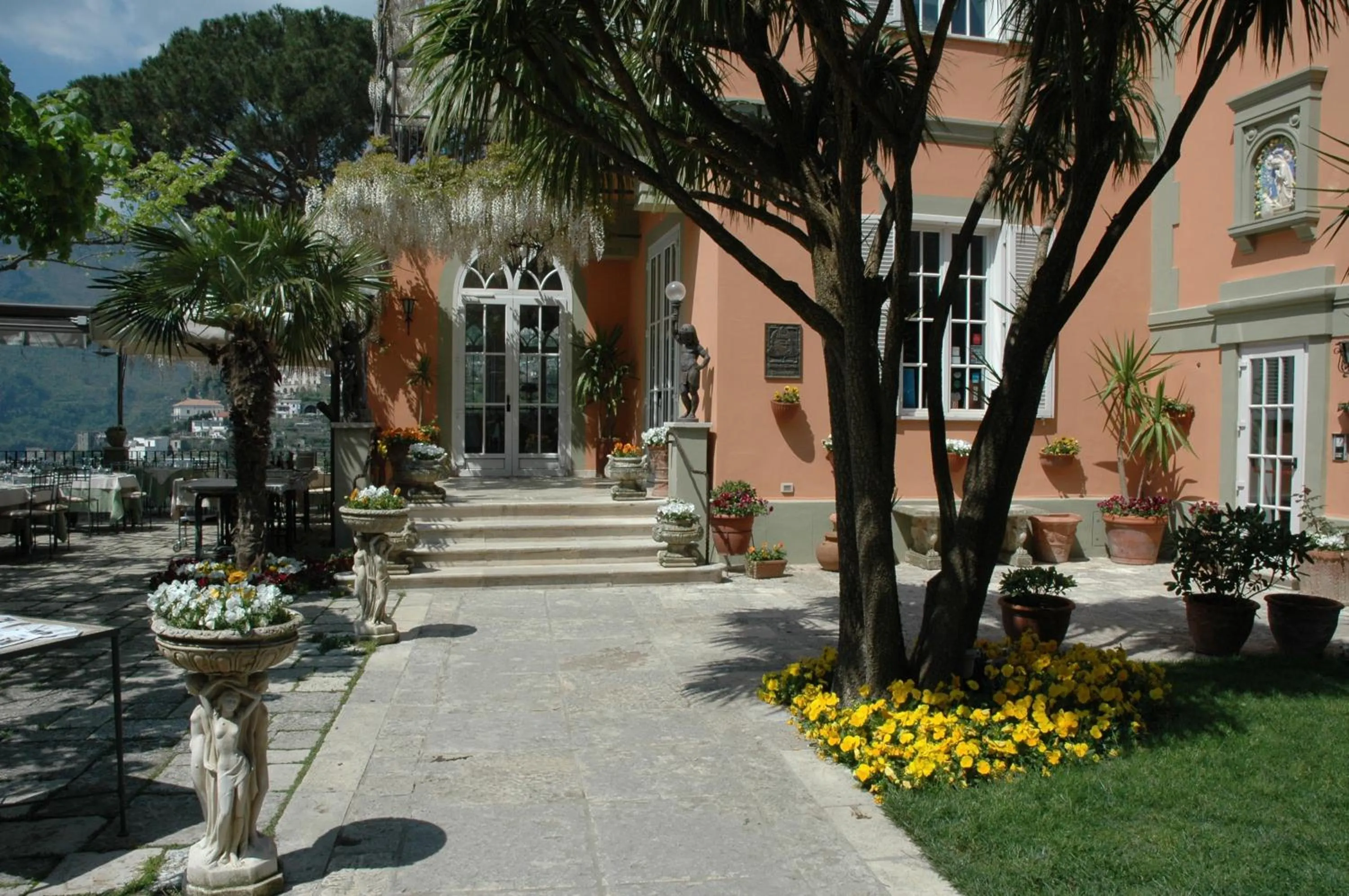 Facade/entrance in Hotel Villa Maria