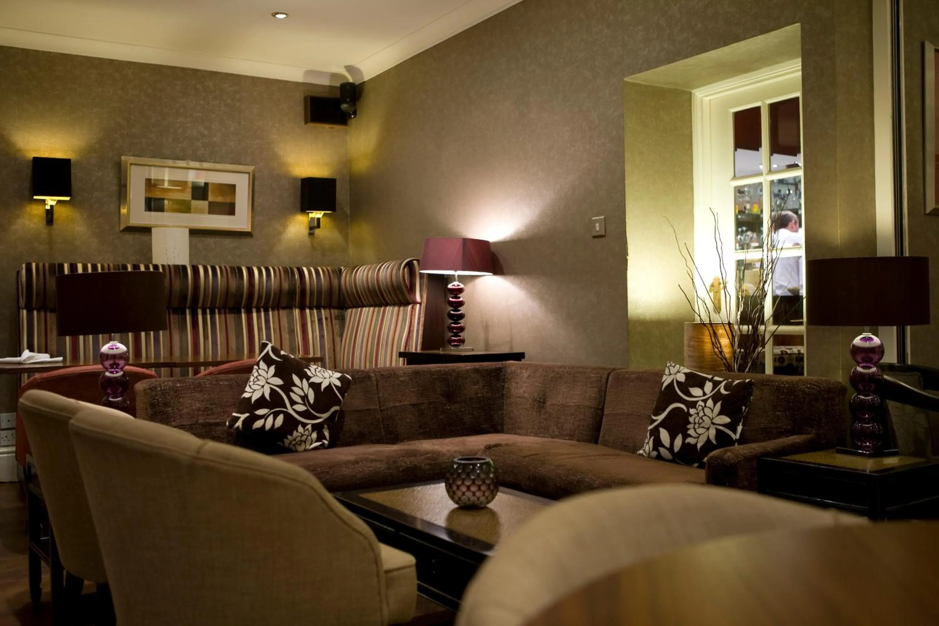Communal lounge/ TV room in Ardington Hotel