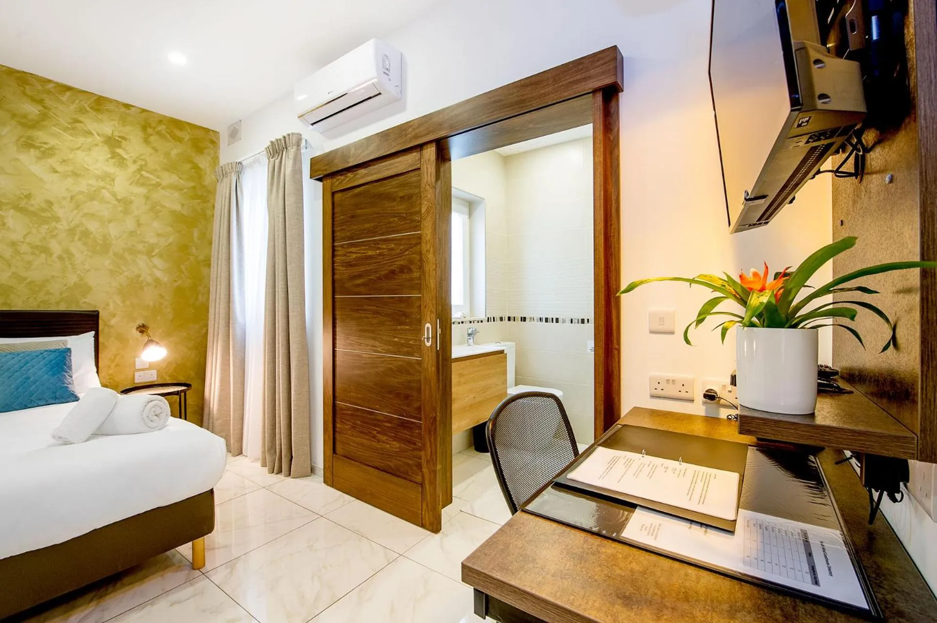 Photo of the whole room, Bed in South Wind Guesthouse