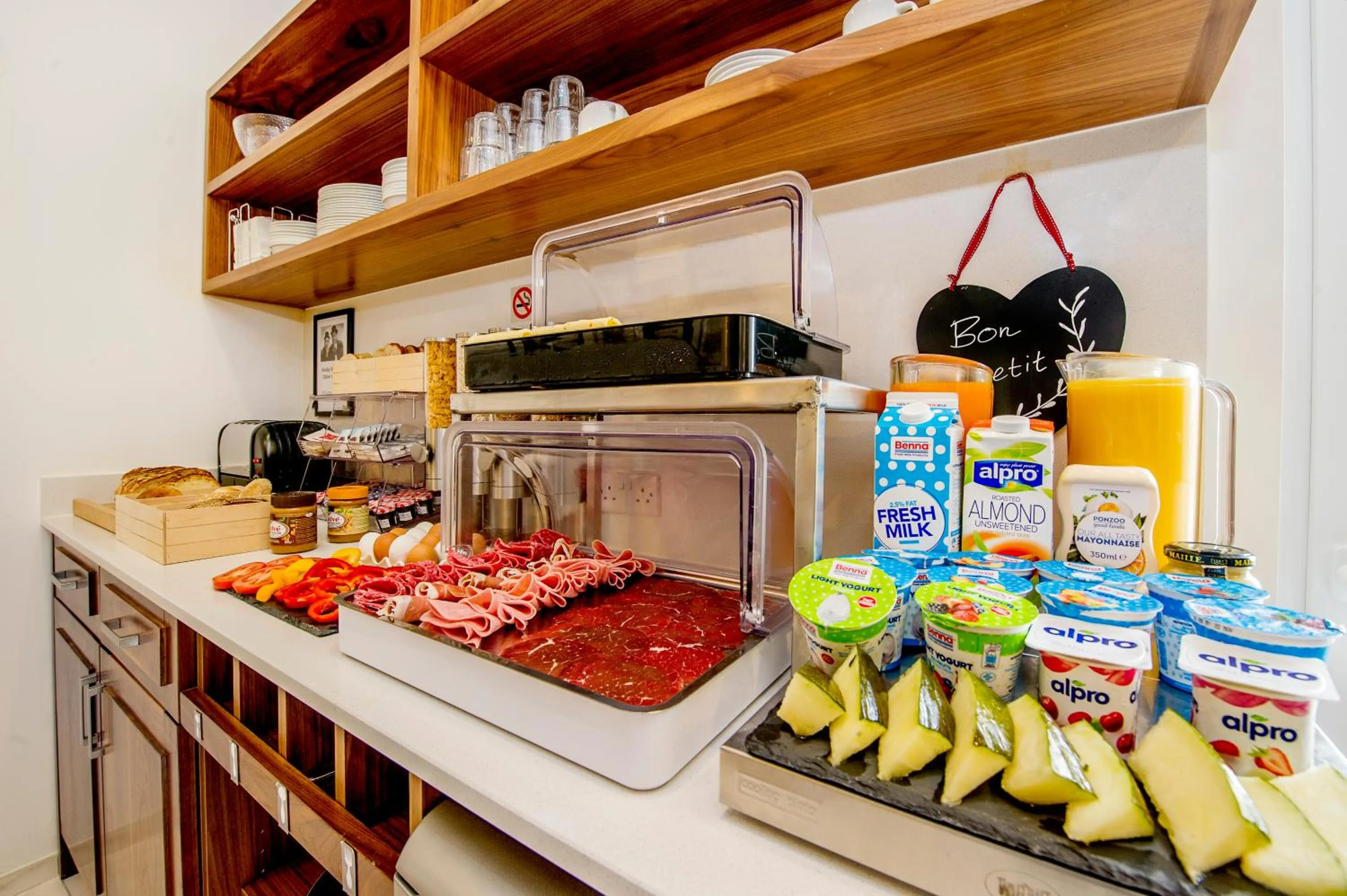 Communal kitchen in South Wind Guesthouse