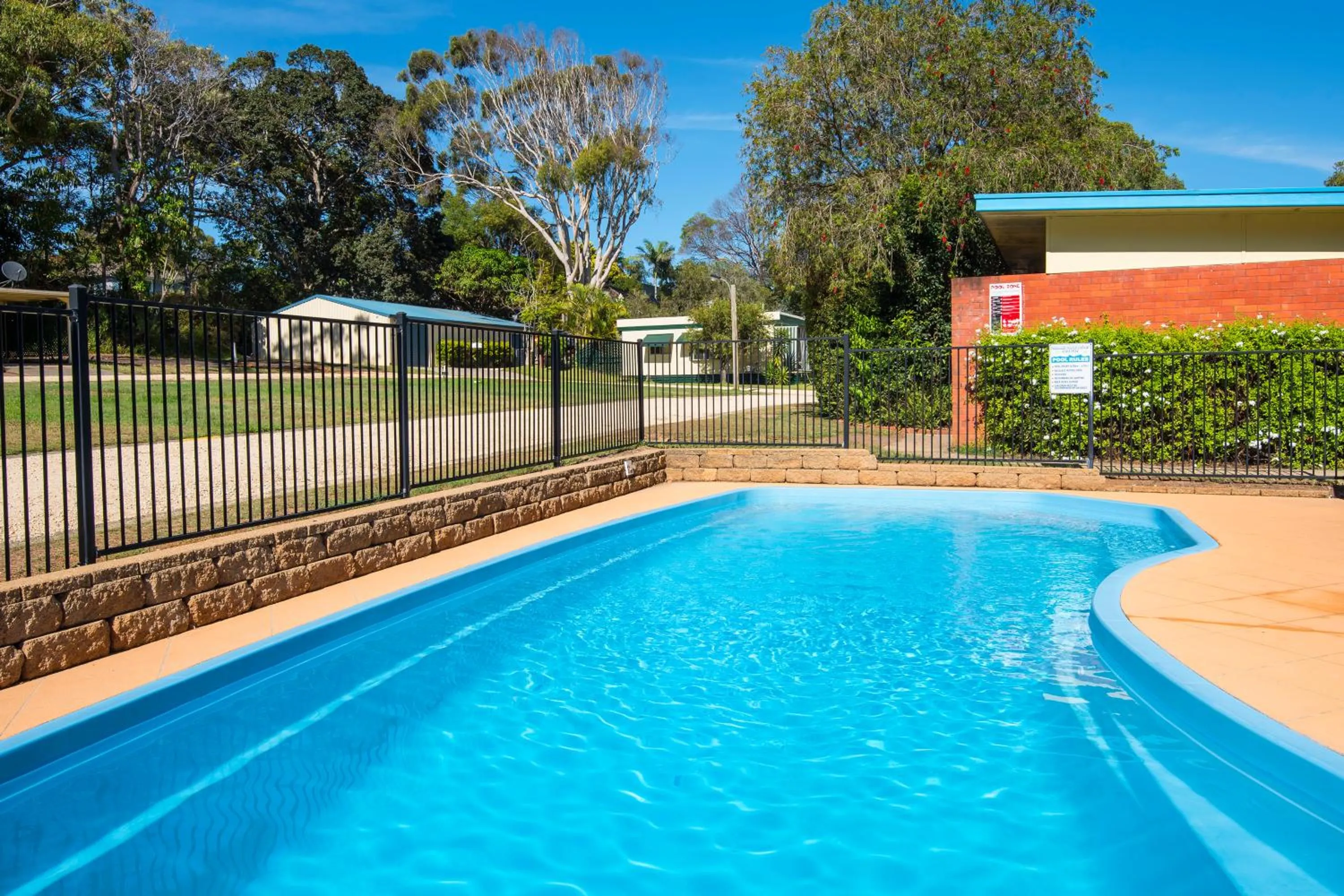 Swimming pool in Flynns Beach Caravan Park