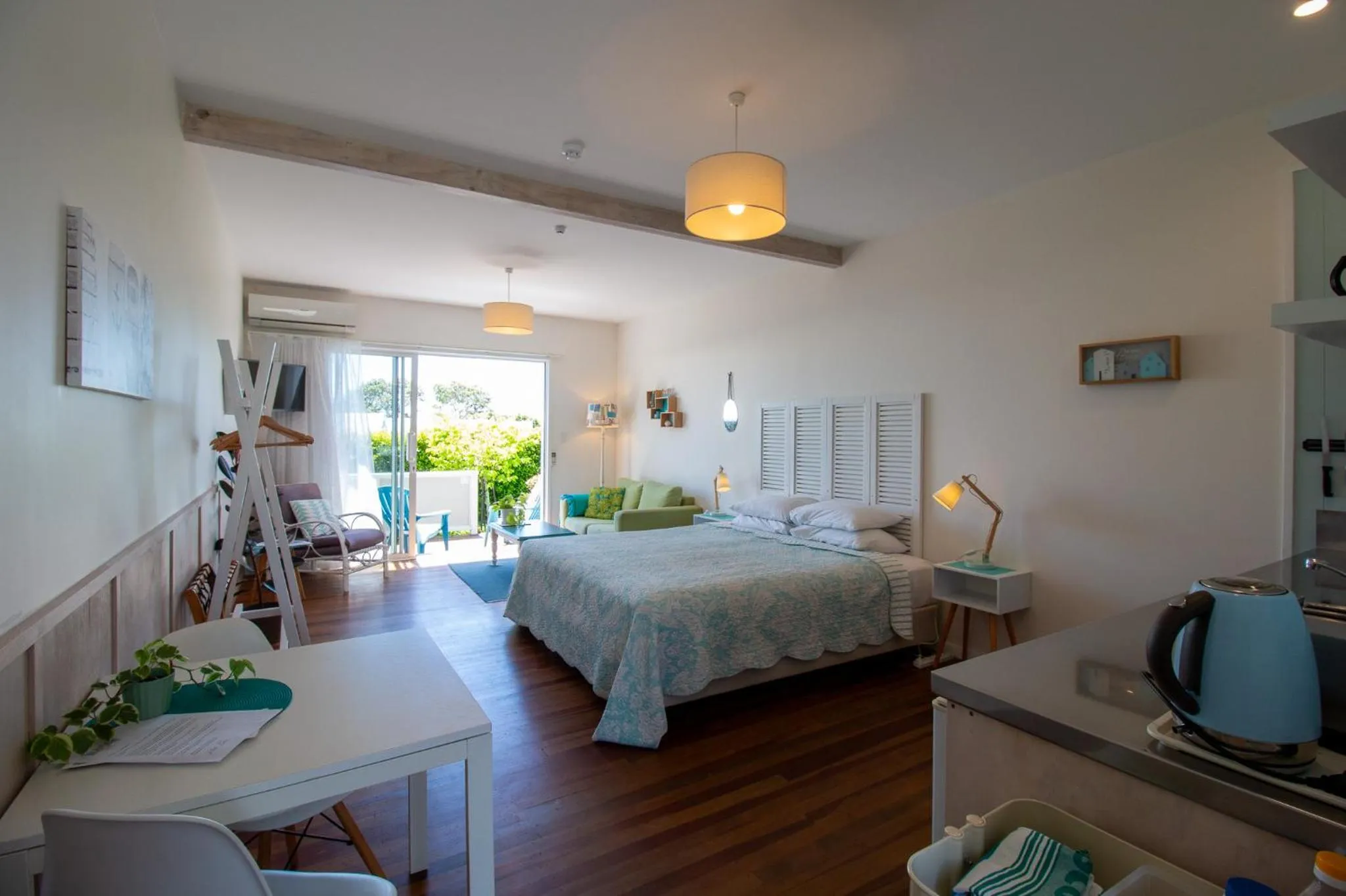 Bed in Leigh Central