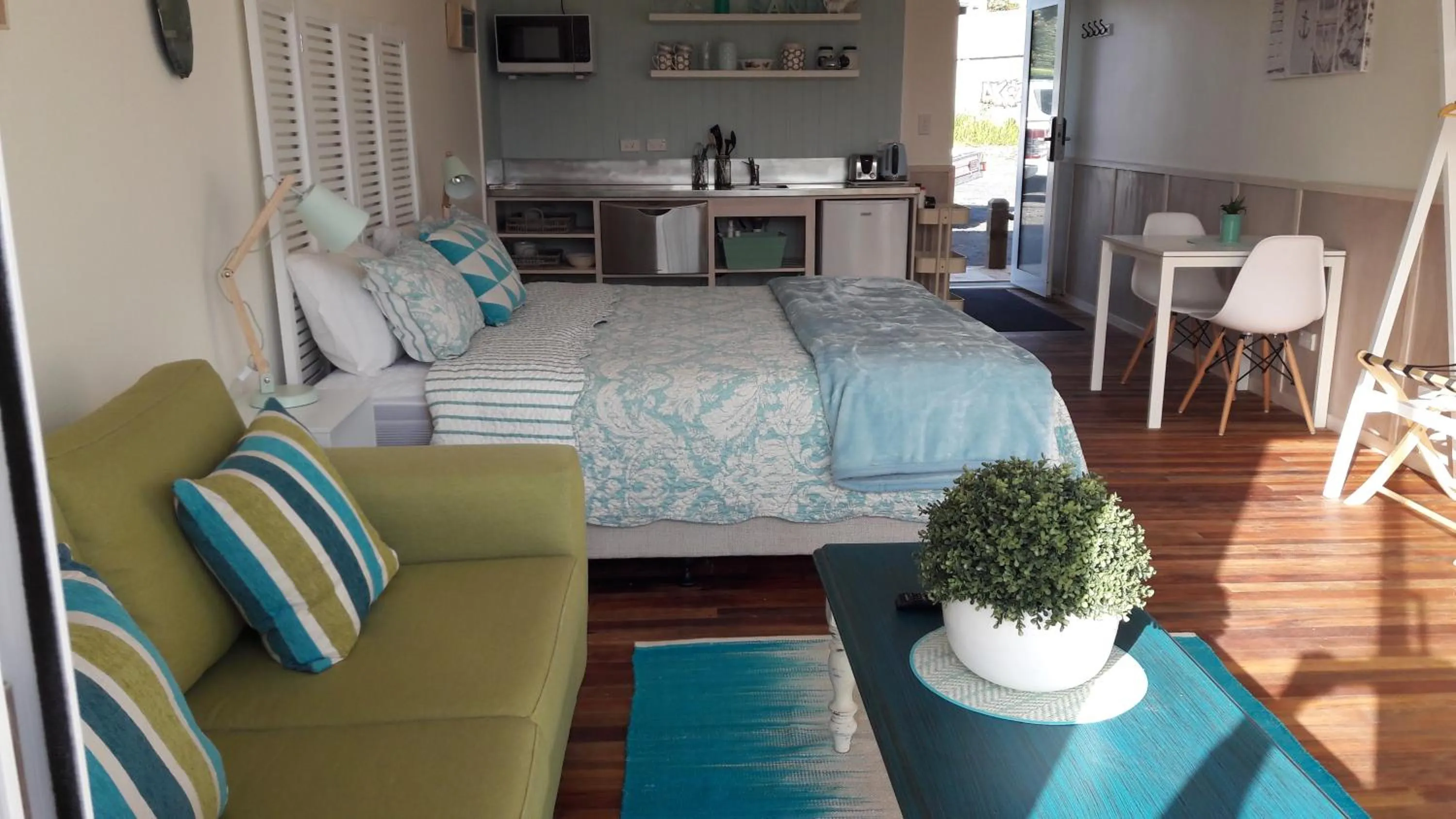 Kitchen or kitchenette in Leigh Central