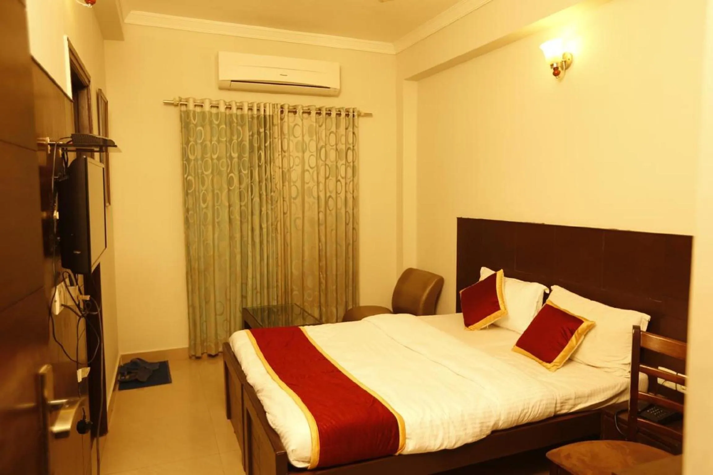 Bedroom, Bed in Orion Residency Hotel Near Chennai Central Railway Station