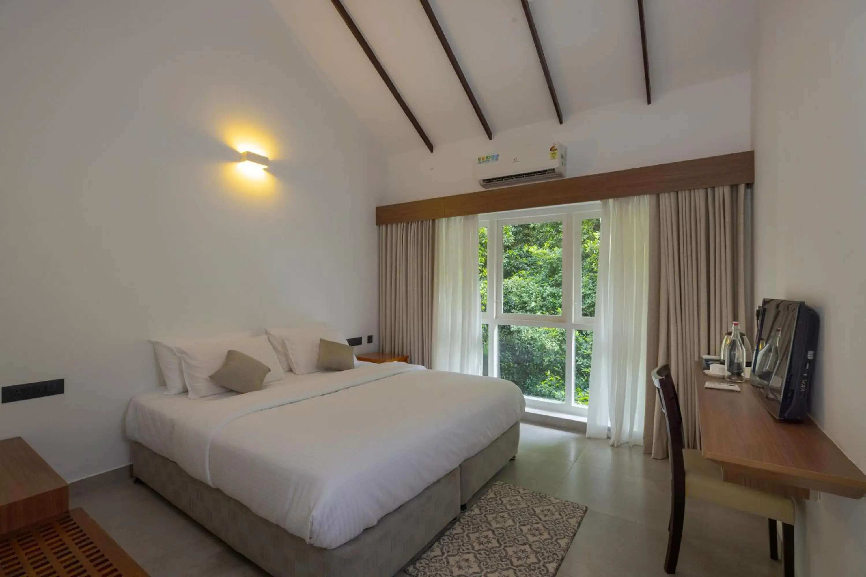 Deluxe Double Room in The Isle By Area 707 Deluxe Double Room in The Isle By Area 707