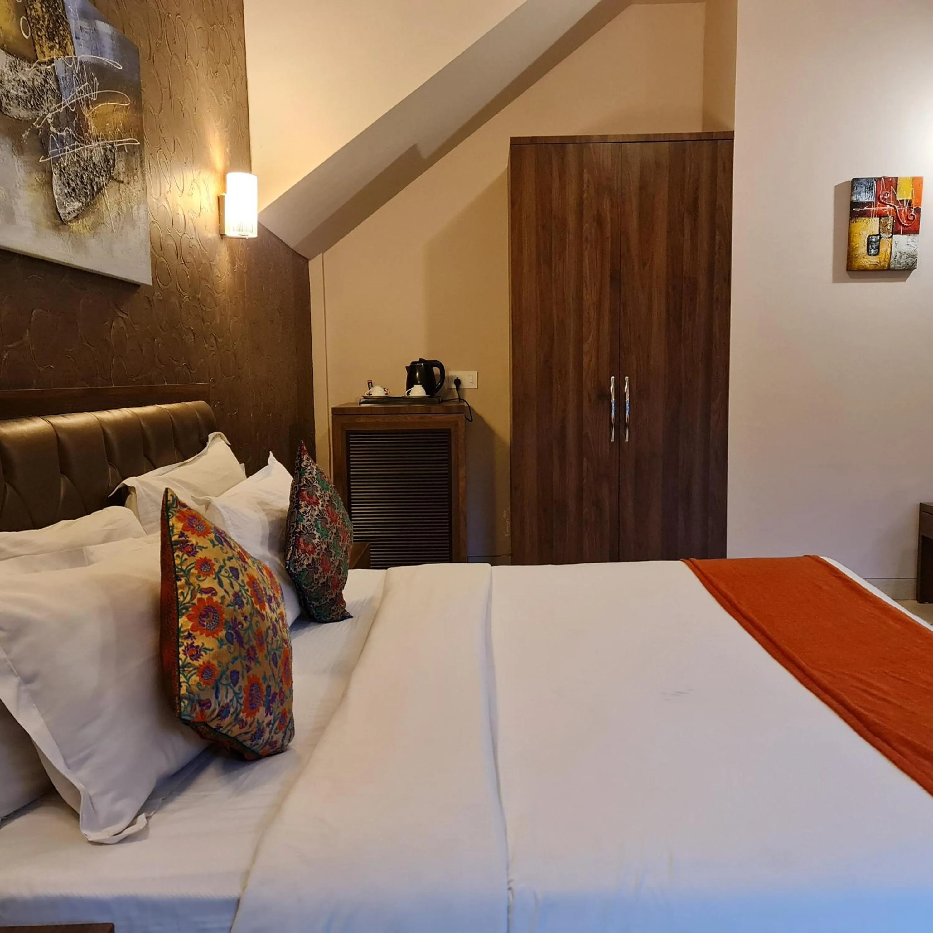 Bed in Misty Meadows, Lonavala