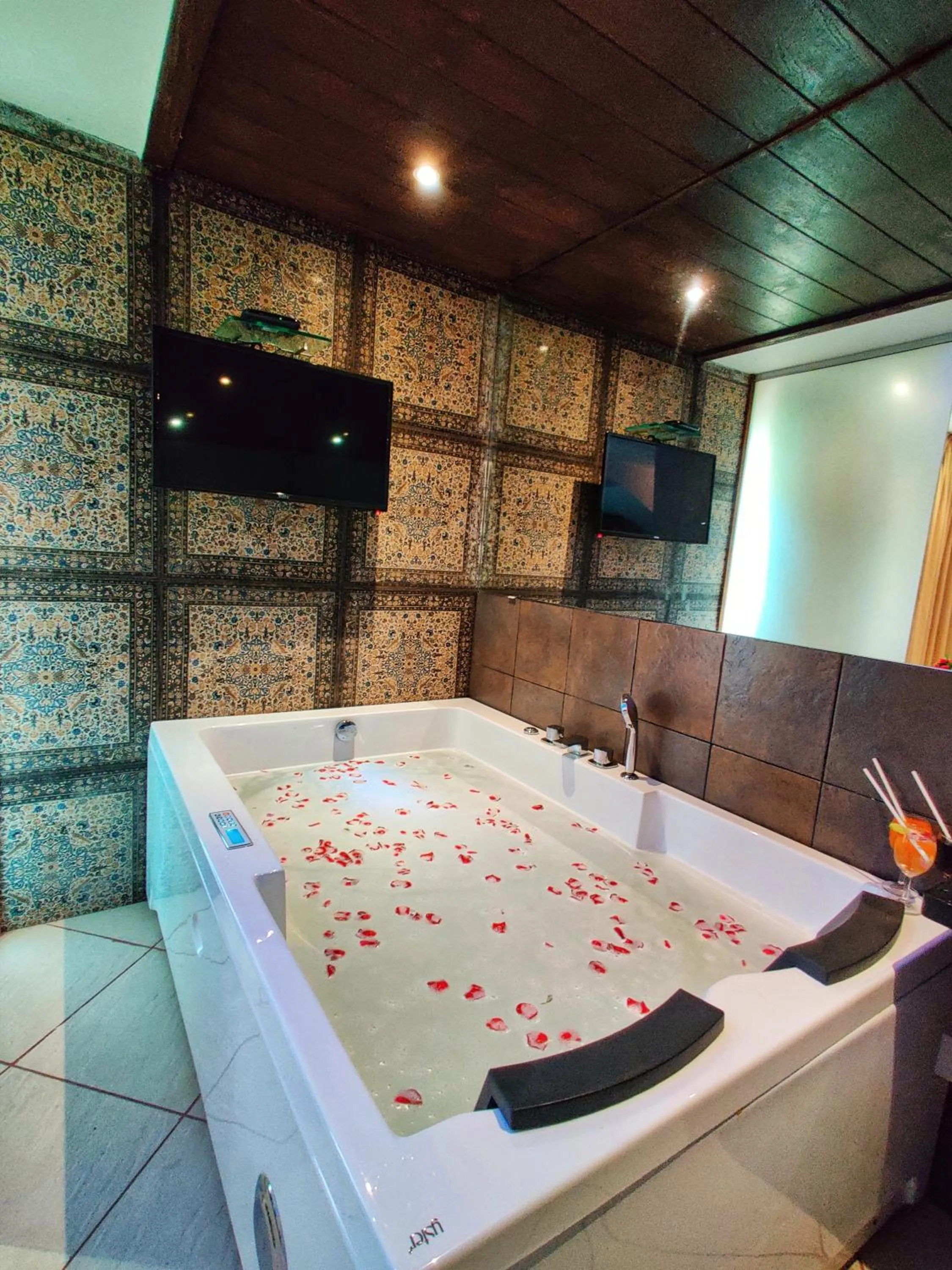 Misty Meadows, Lonavala