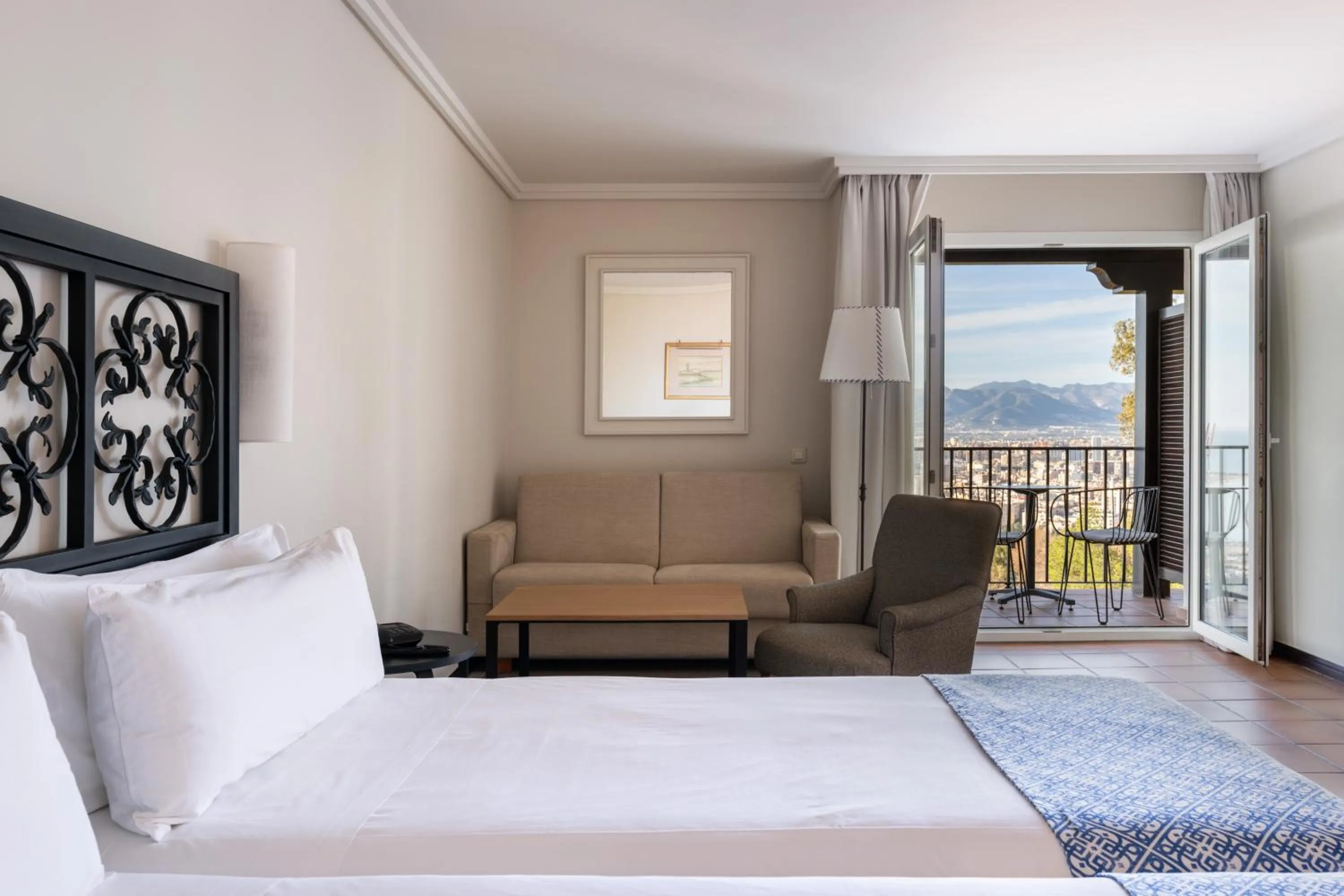 Photo of the whole room, Bed in Parador de Málaga Gibralfaro