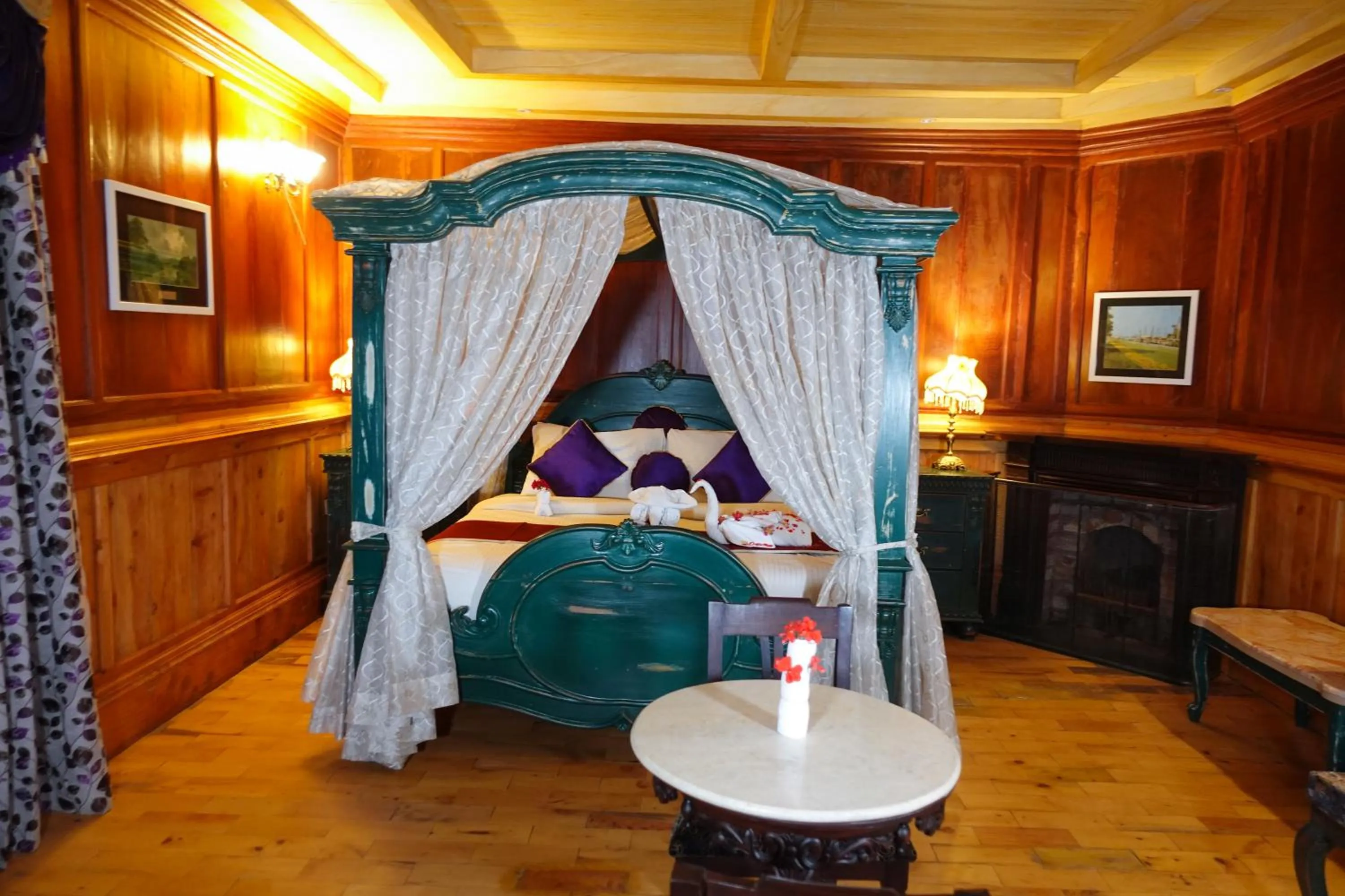 Bedroom, Bed in West Downs - The Heritage Resort