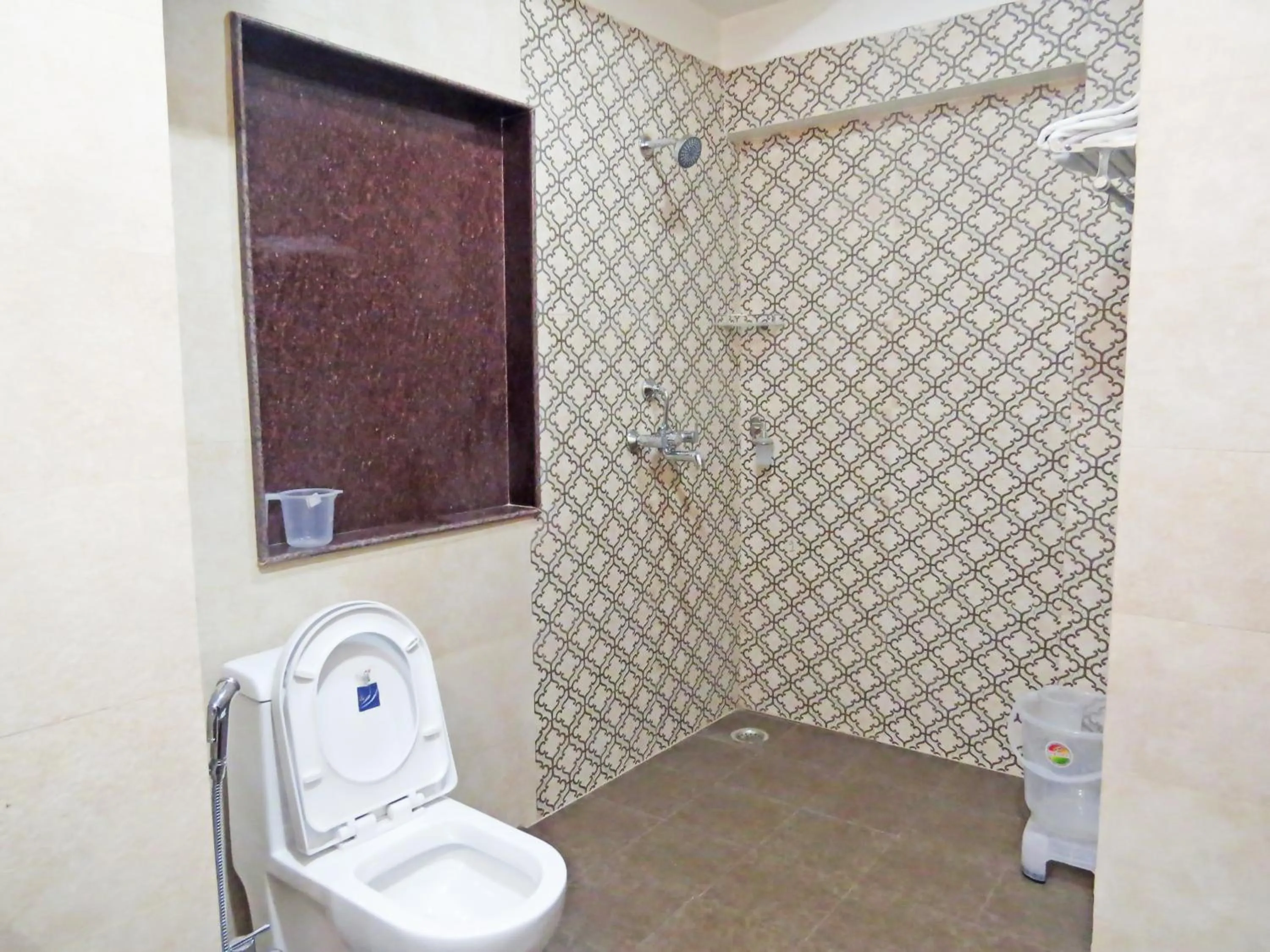 Bathroom in Hotel Rangoli