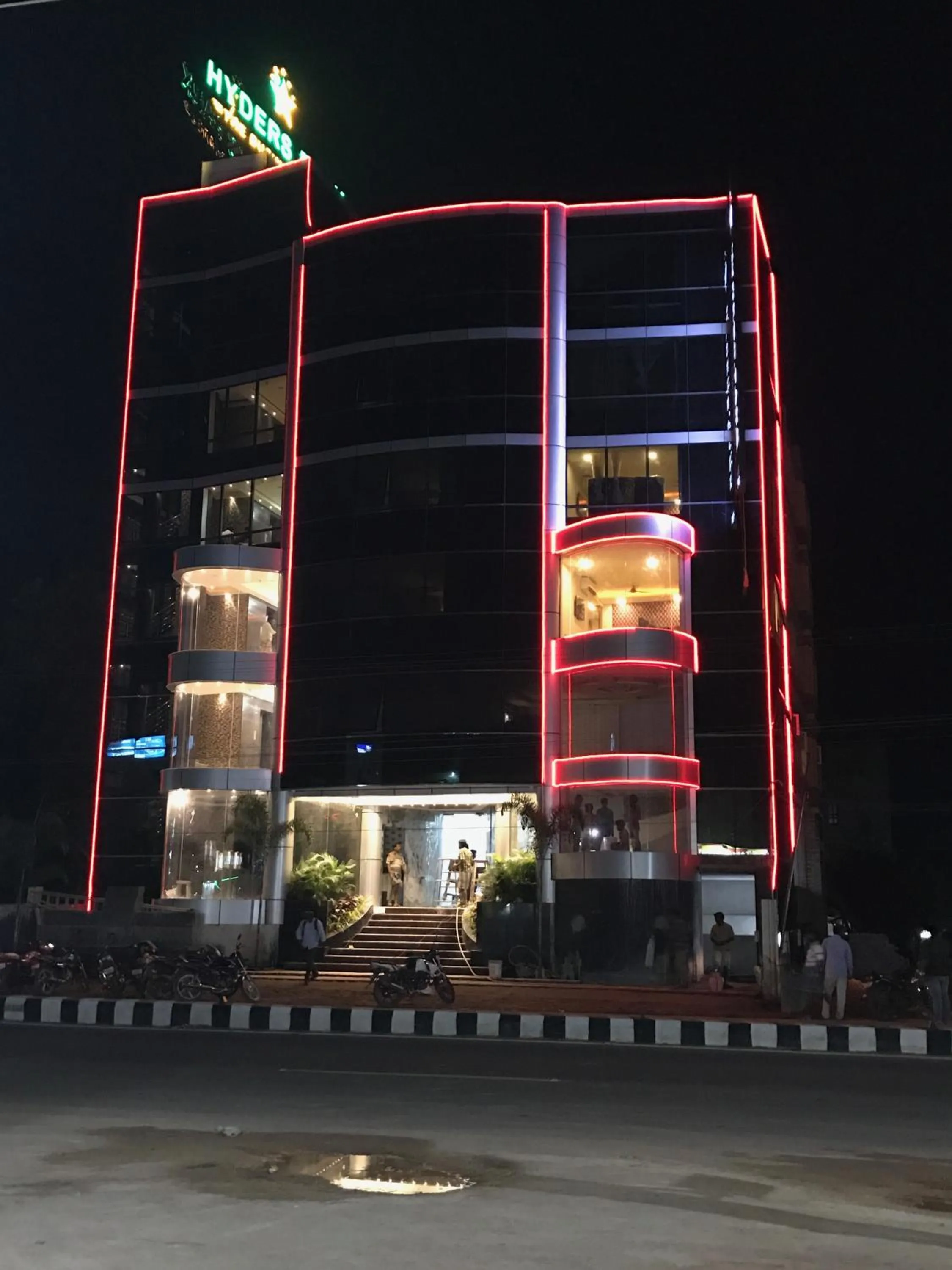 Facade/entrance in Hyders Park The Business Hotel