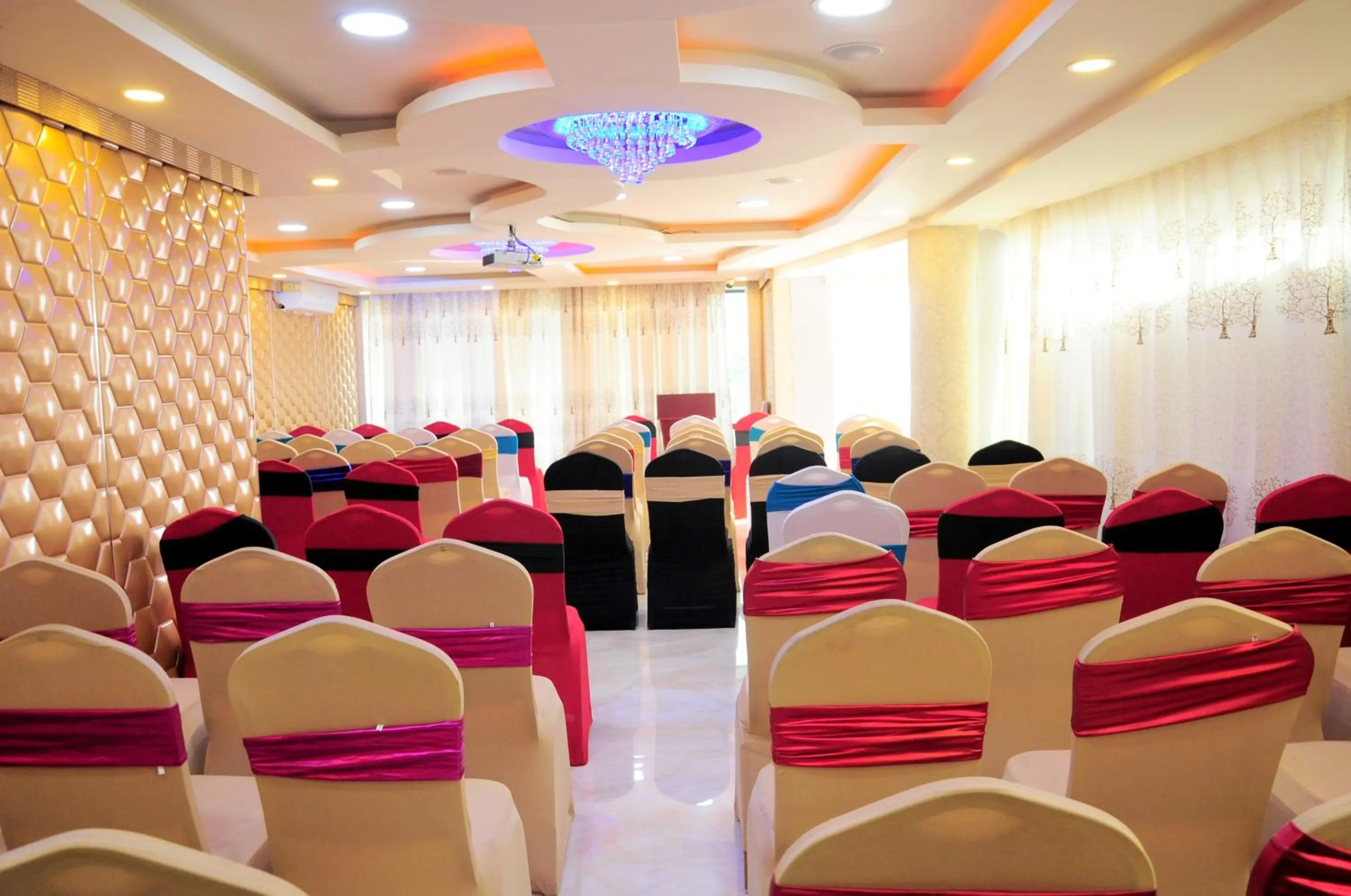 Banquet/Function facilities in Hyders Park The Business Hotel
