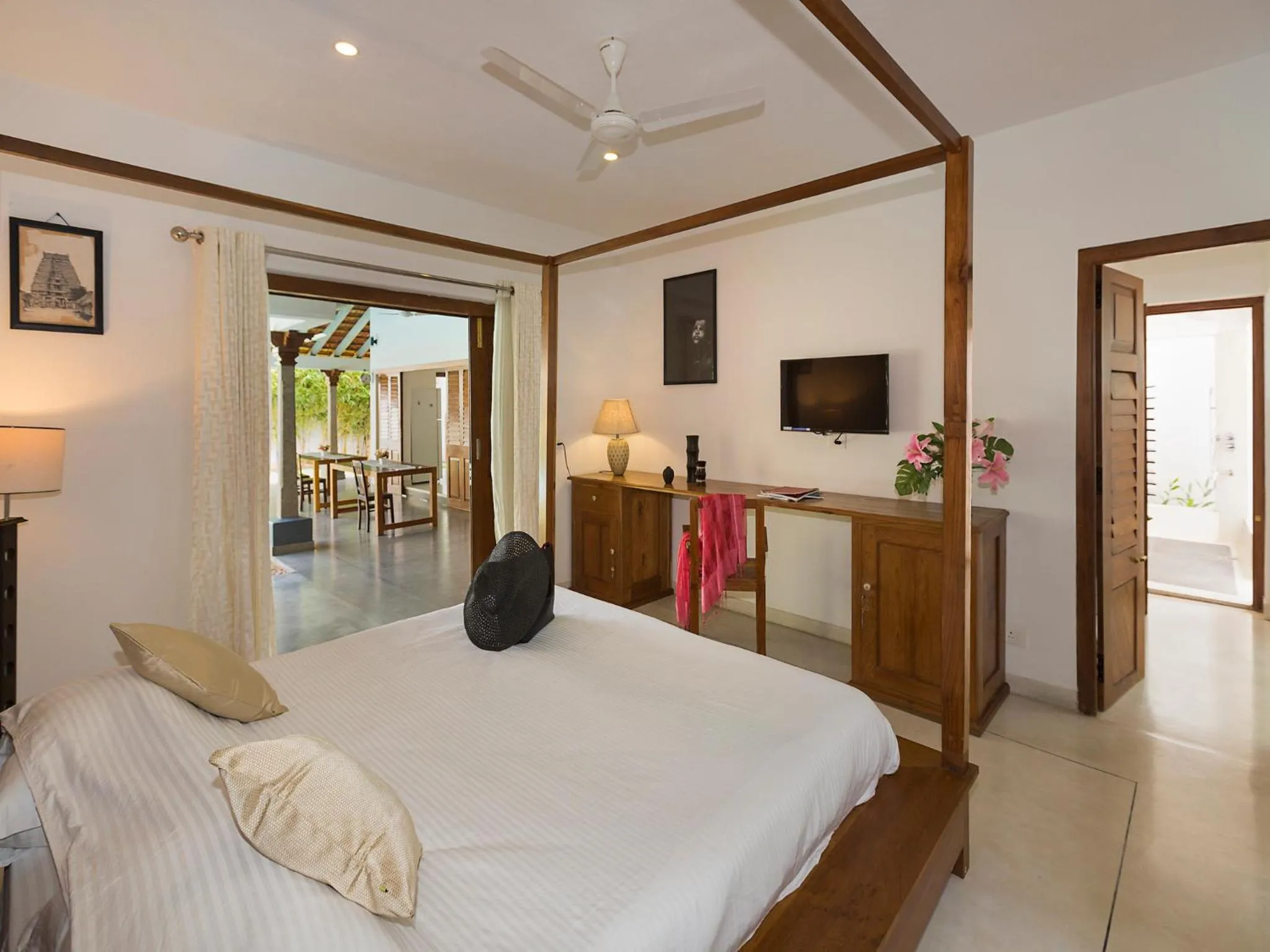Bed in Kadal The Beach House