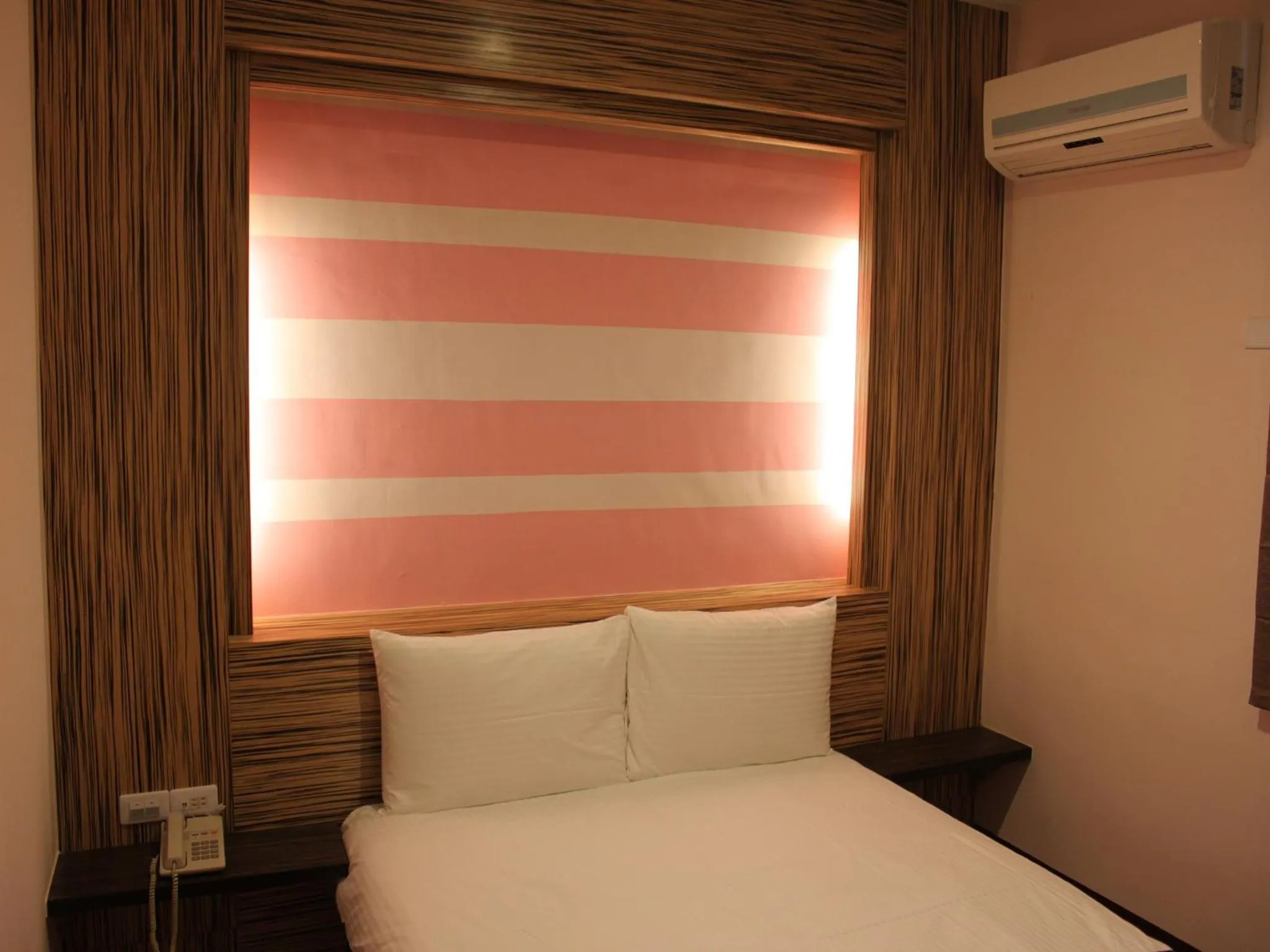 Decorative detail, Bed in Shan Shui Hostel