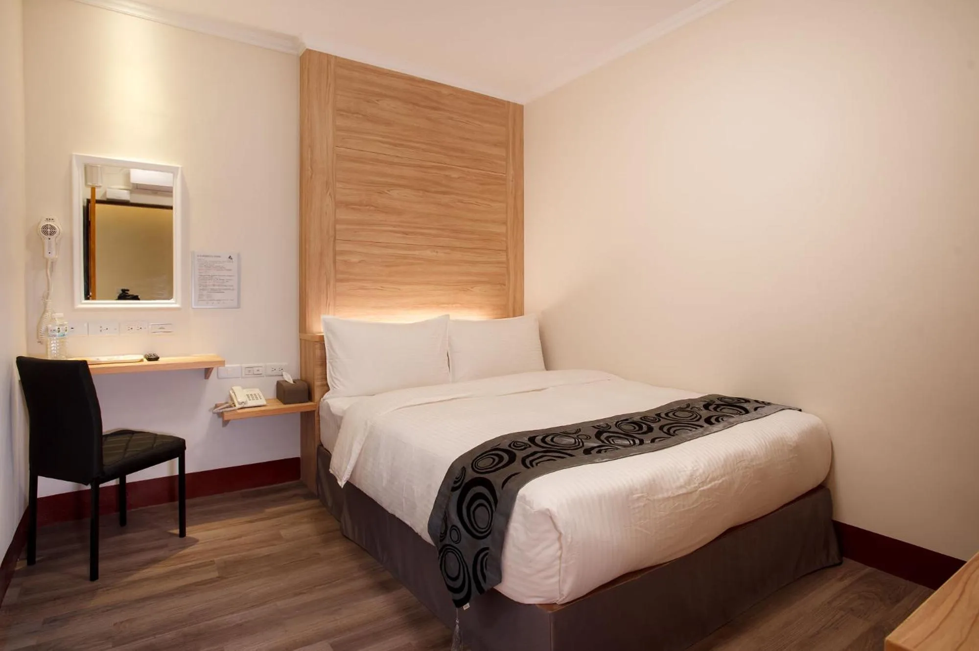 Photo of the whole room, Bed in Shan Shui Hostel