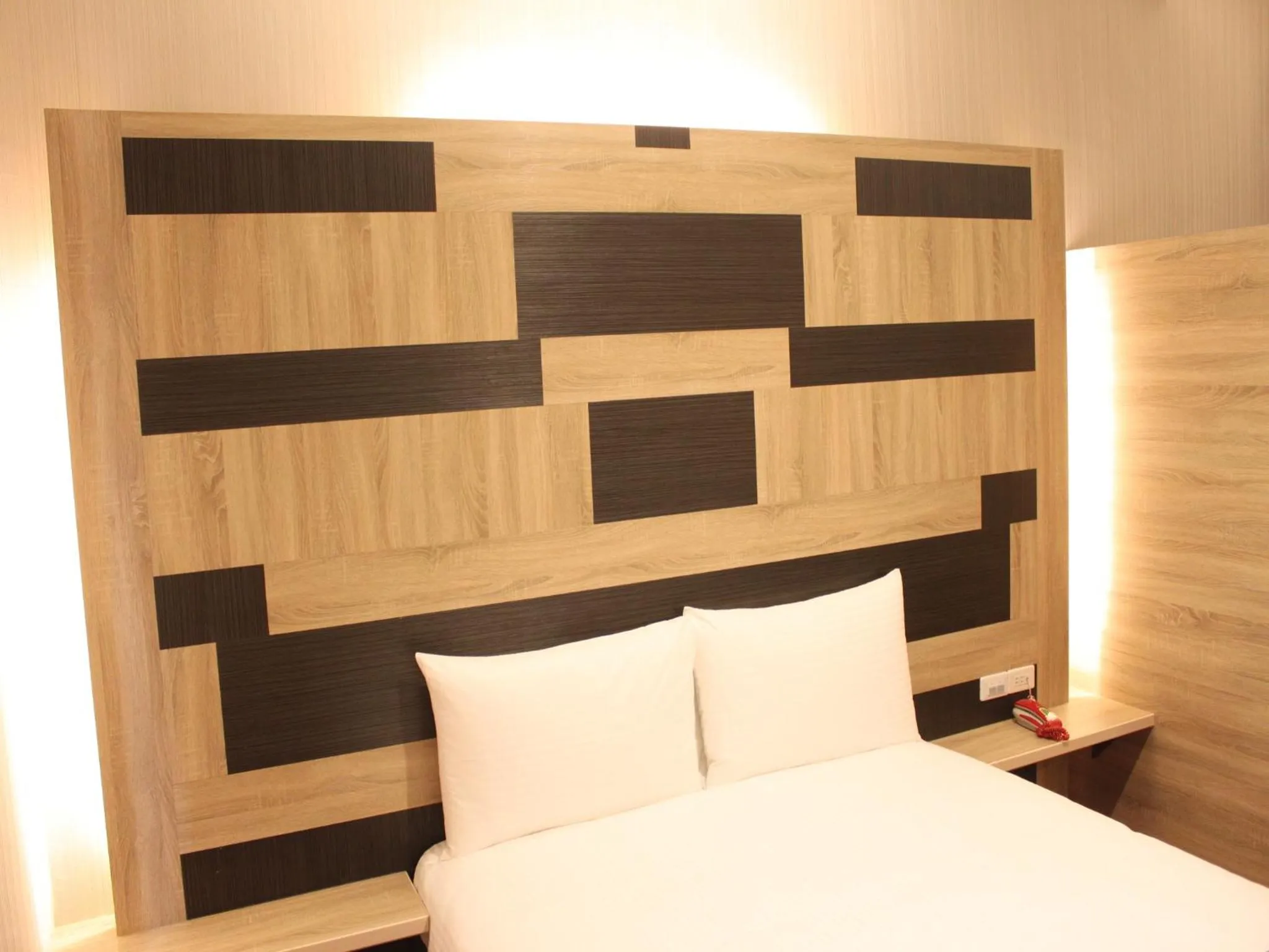 Decorative detail, Bed in Shan Shui Hostel