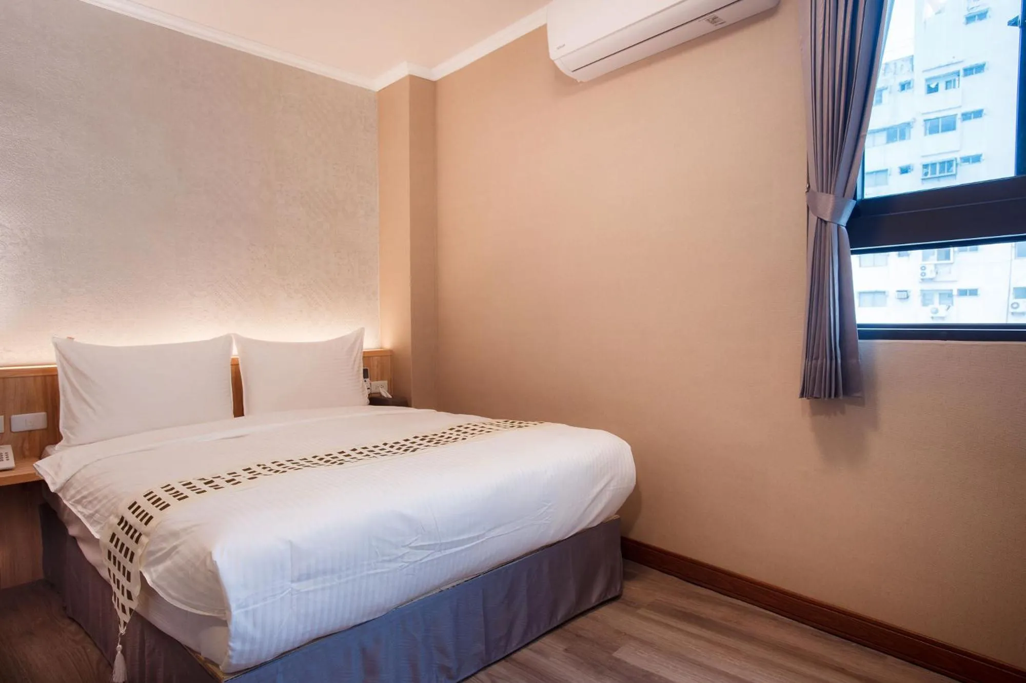 Decorative detail, Bed in Shan Shui Hostel