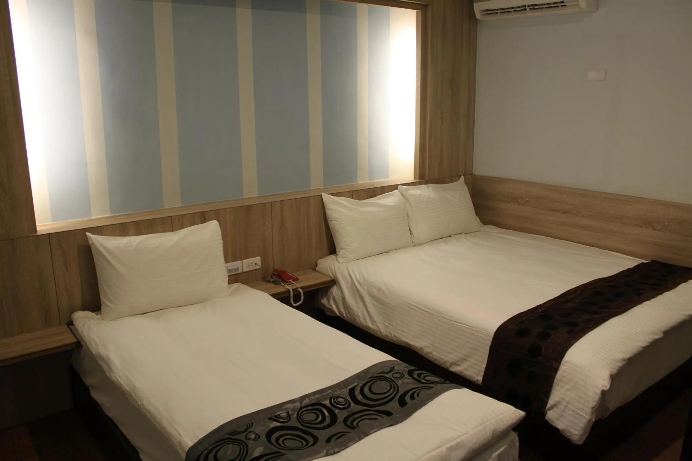 Decorative detail, Bed in Shan Shui Hostel