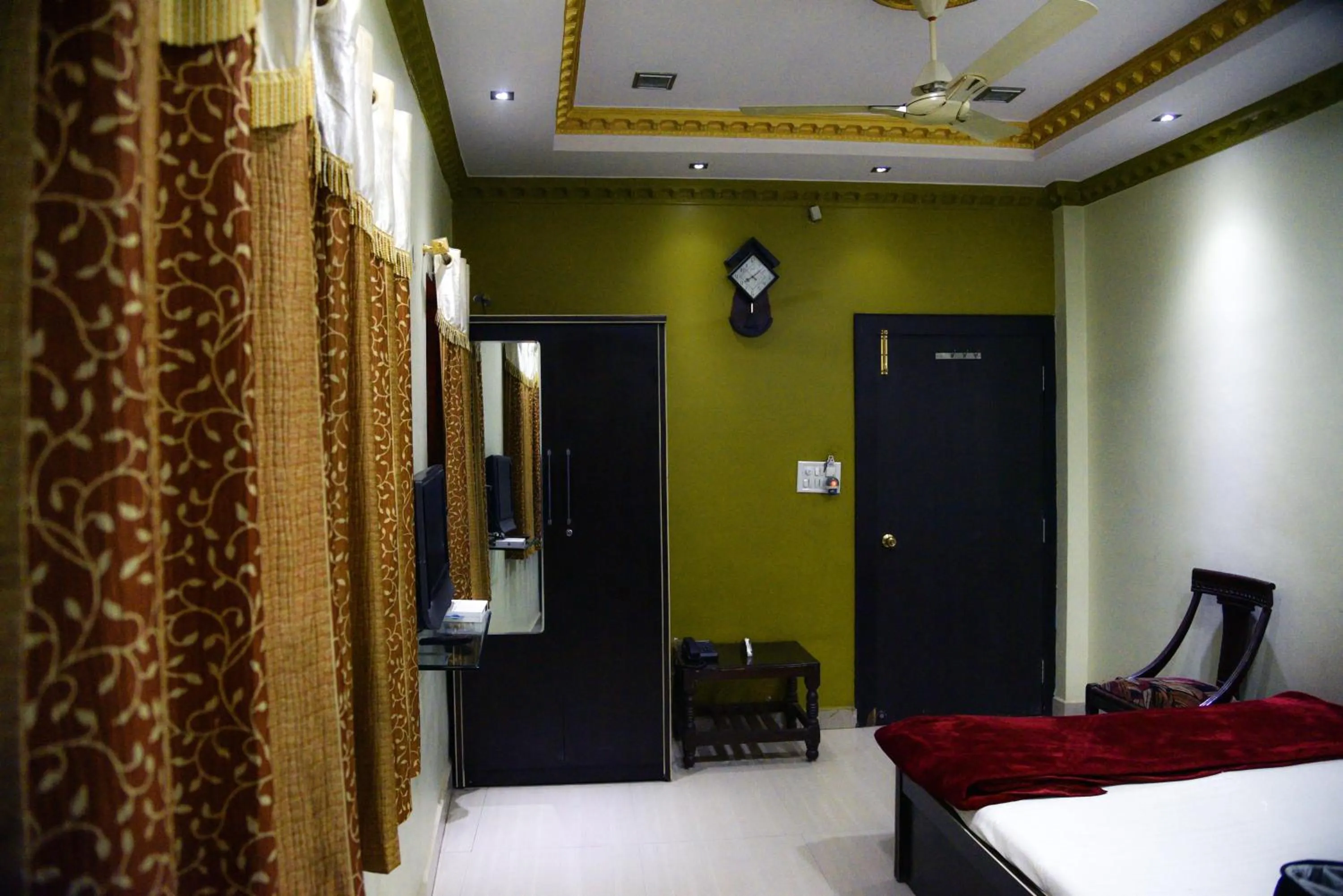 Bed in Hotel Parvati Palace Sehore