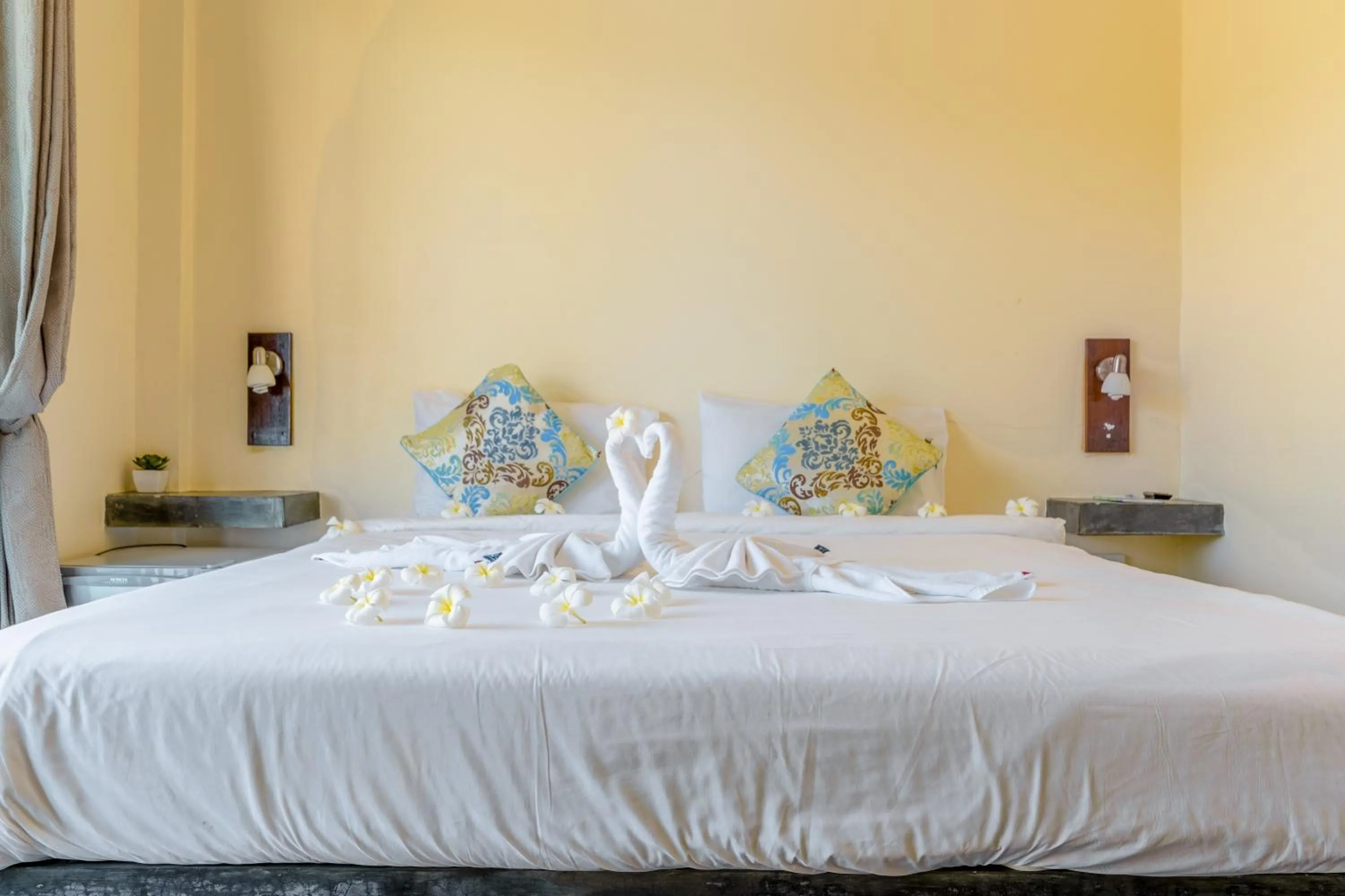 Bed in New Heaven Dive School and Resort