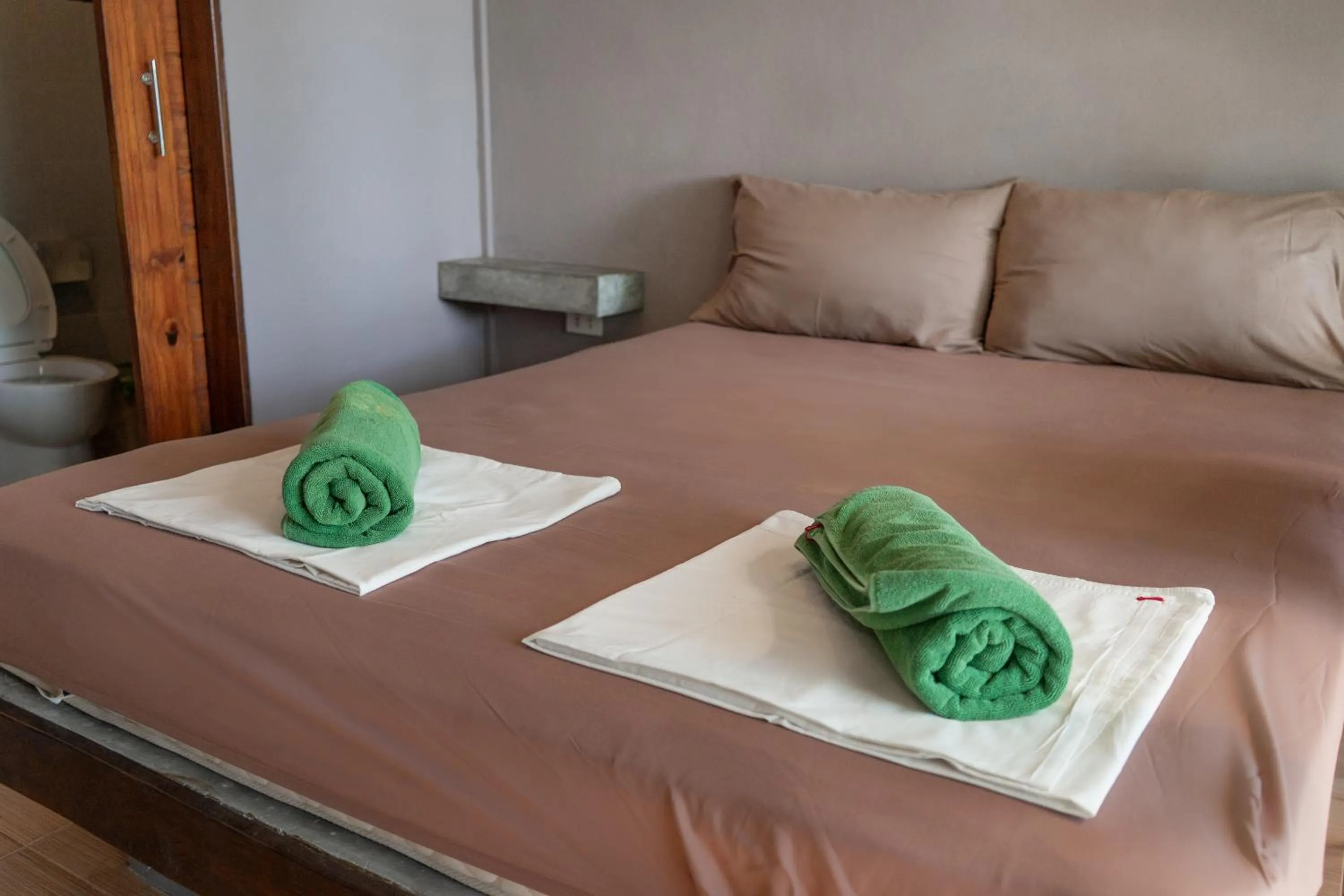 Bed in New Heaven Dive School and Resort