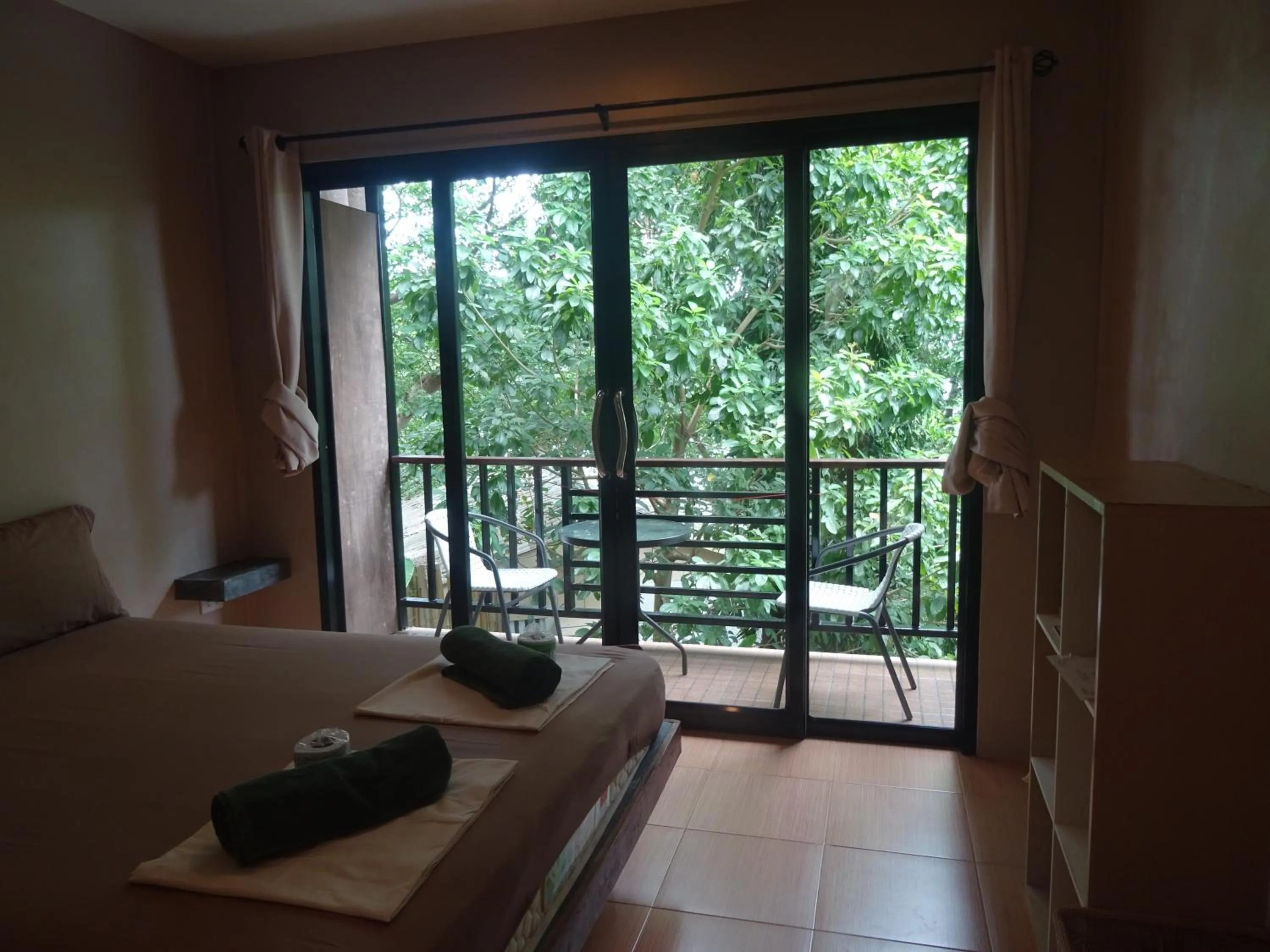 Balcony/Terrace, Bed in New Heaven Dive School and Resort