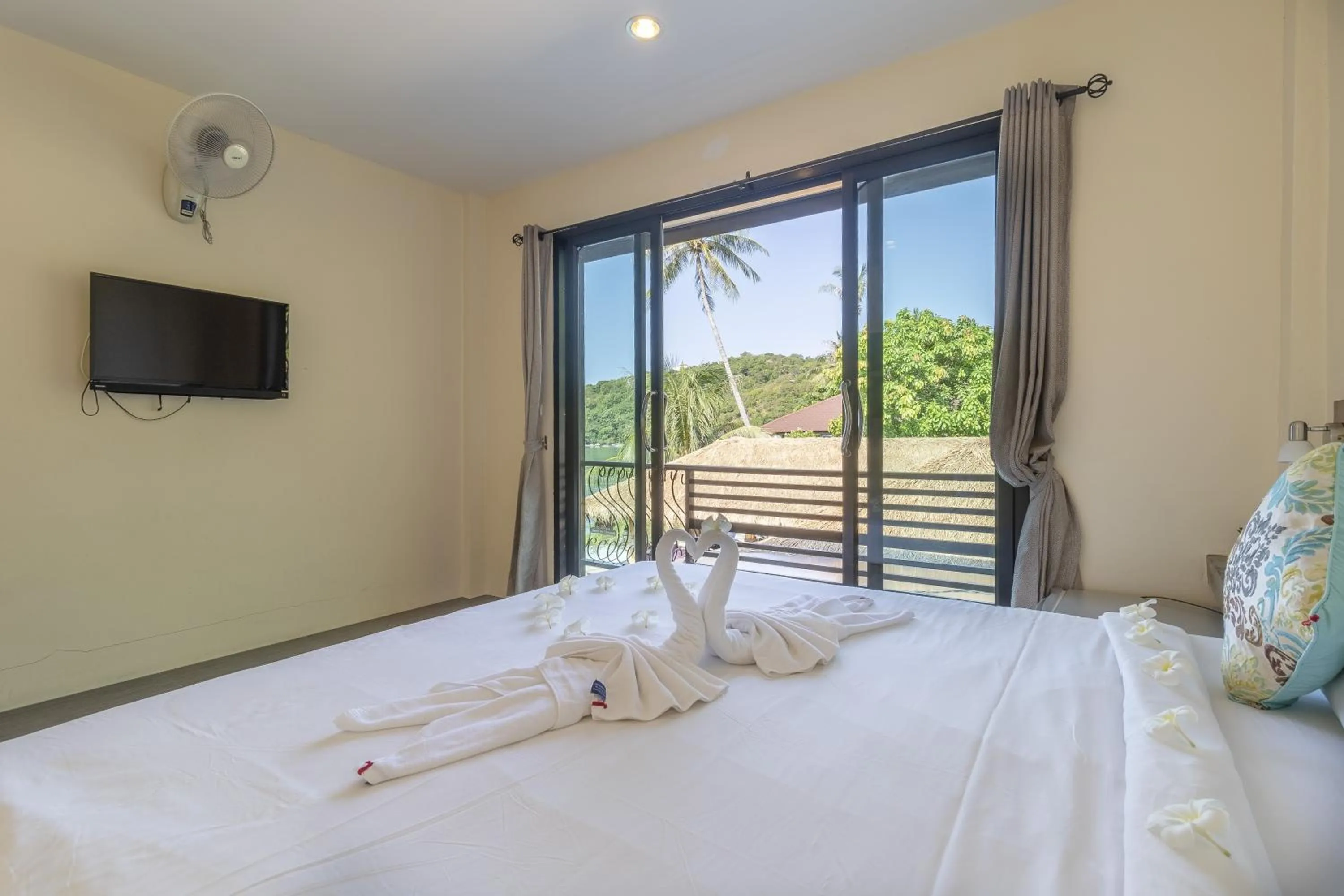 Bed in New Heaven Dive School and Resort