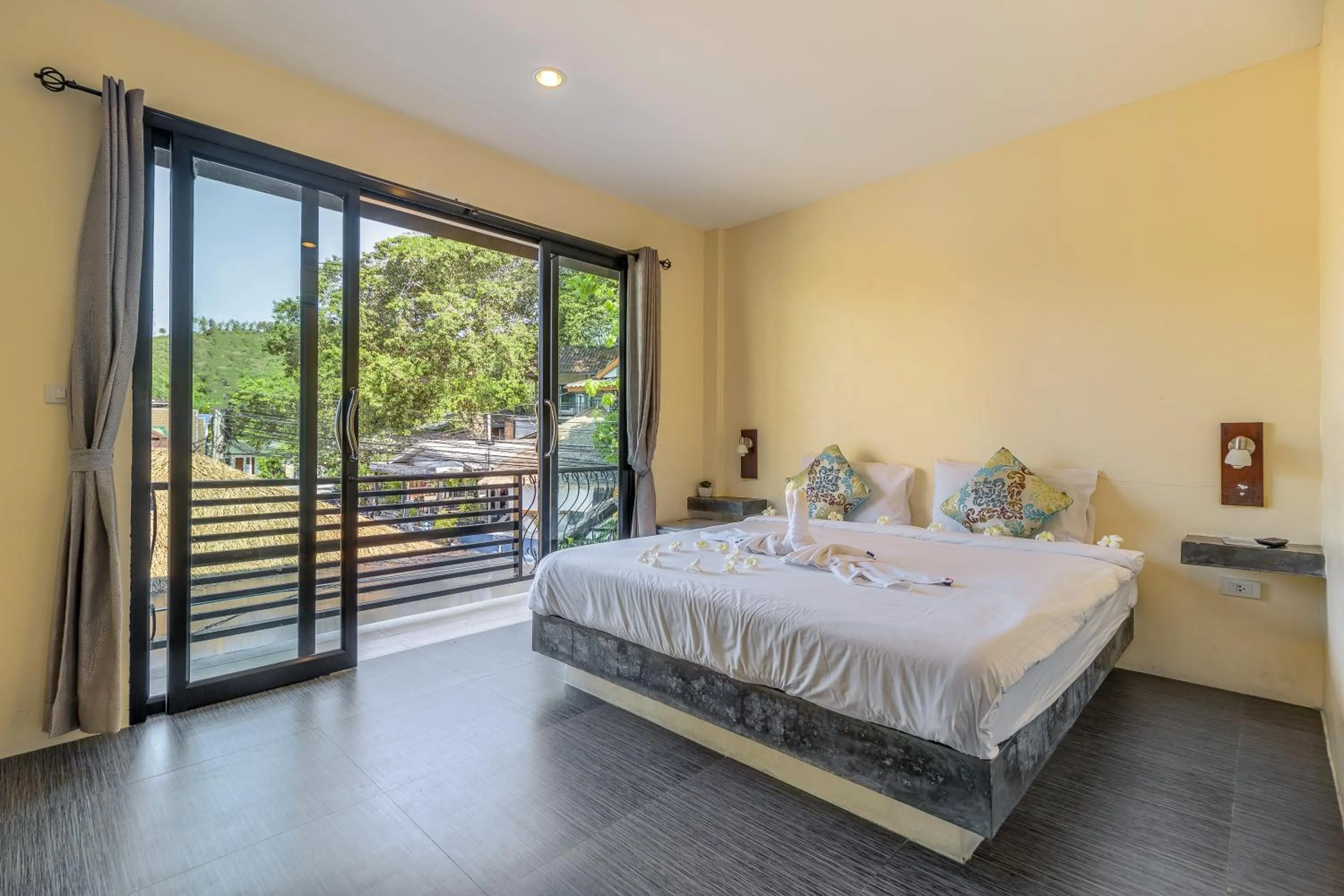 Bed in New Heaven Dive School and Resort