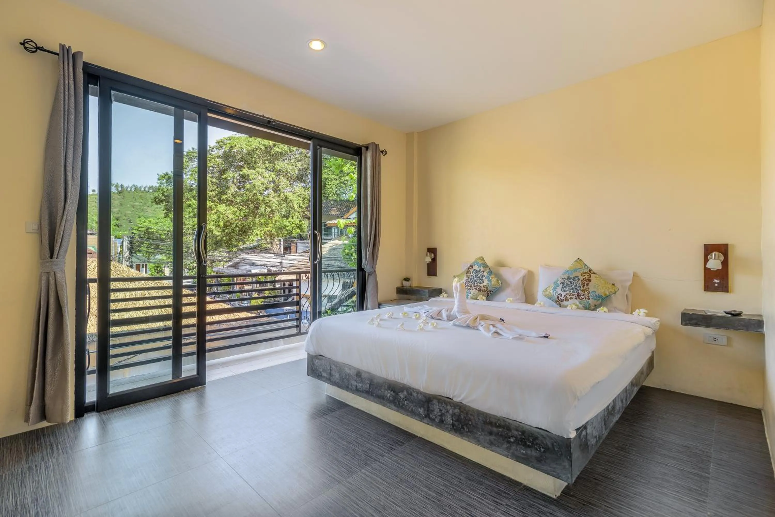 Bed in New Heaven Dive School and Resort