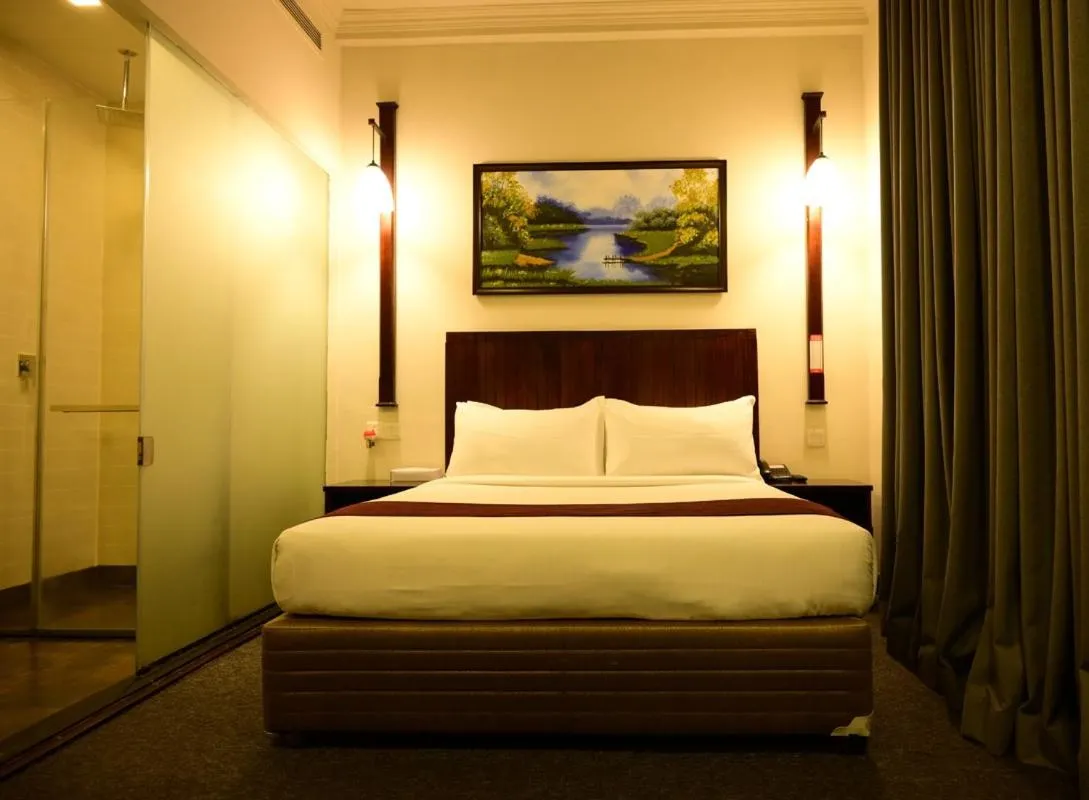 Bed in Hotel Nippon Colombo