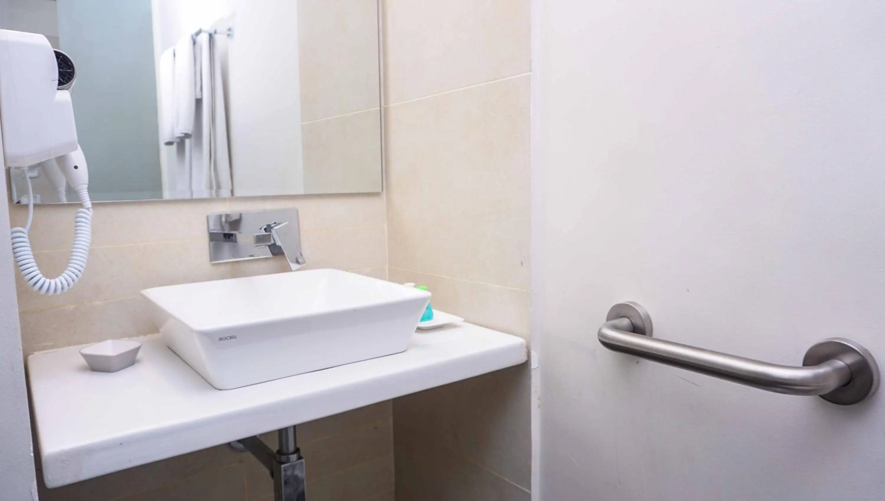 Bathroom in Hotel Nippon Colombo