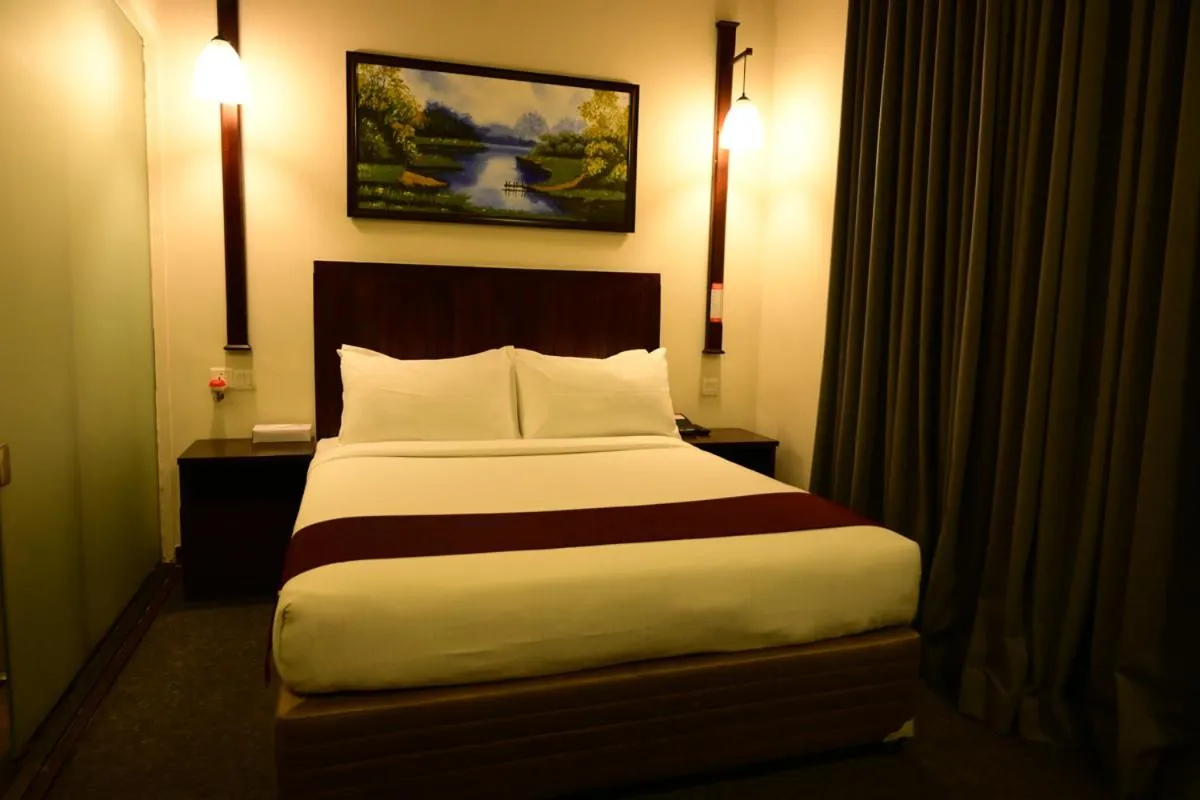 Bed in Hotel Nippon Colombo