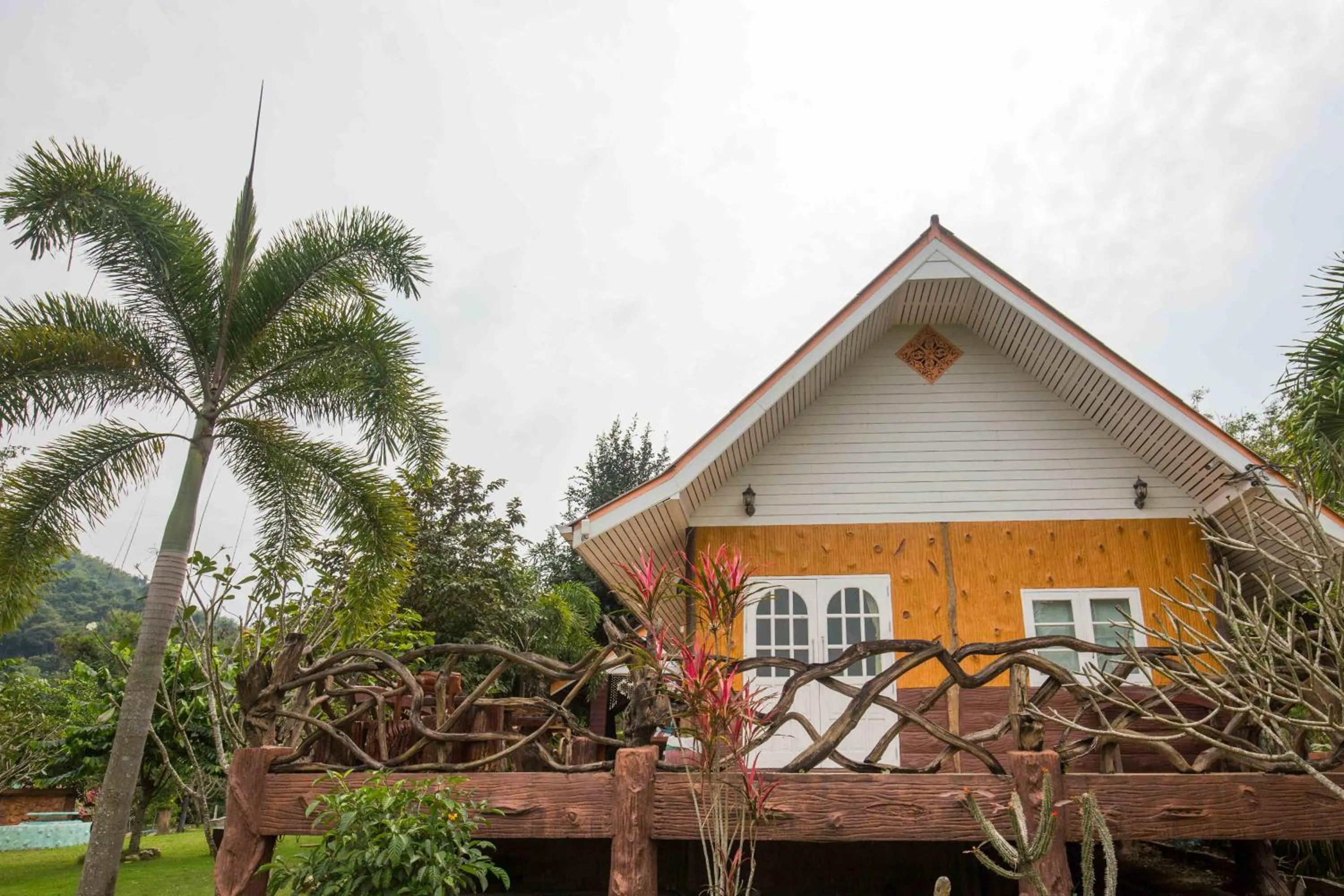 Facade/entrance in Tanihill Resort