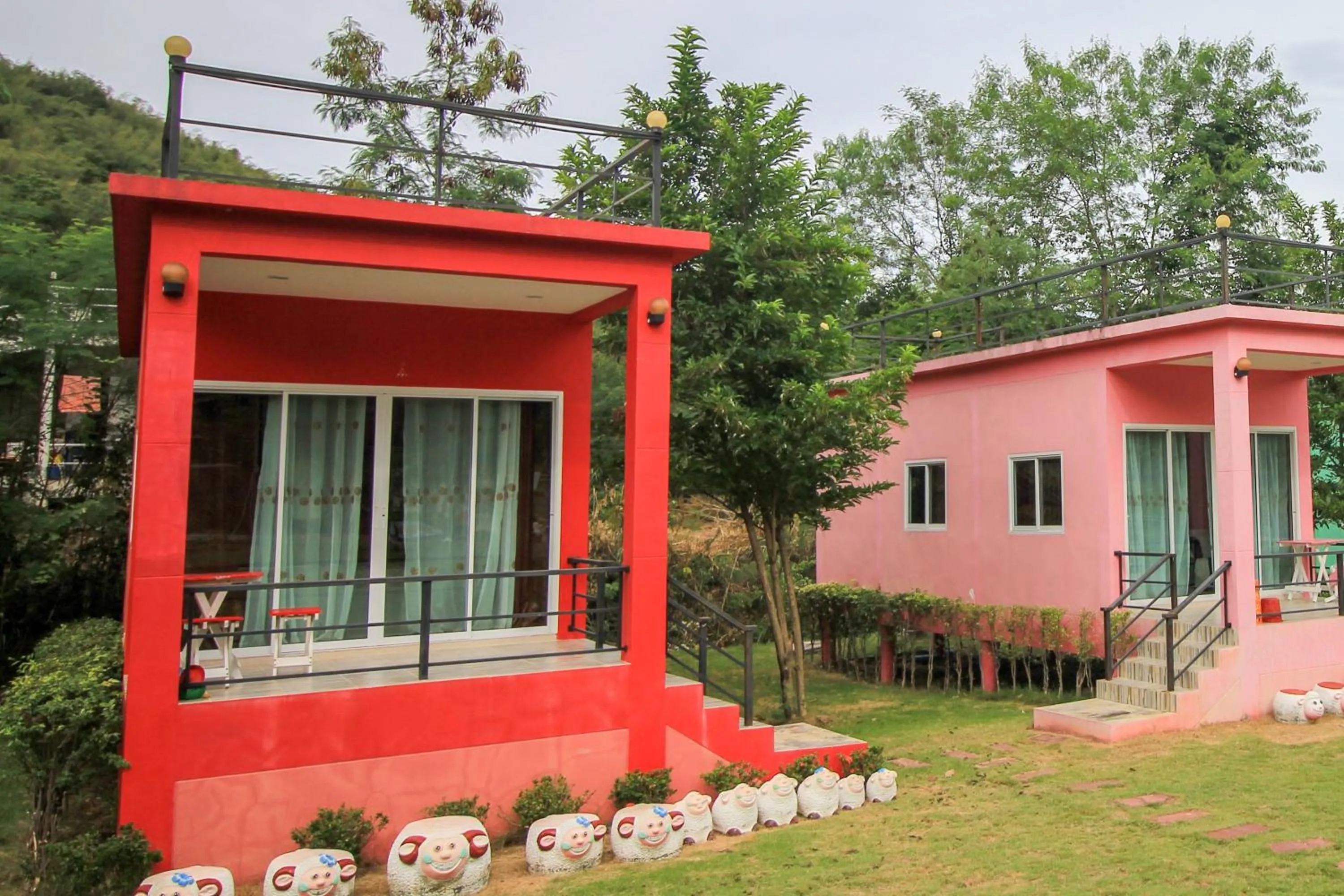 Facade/entrance in Tanihill Resort