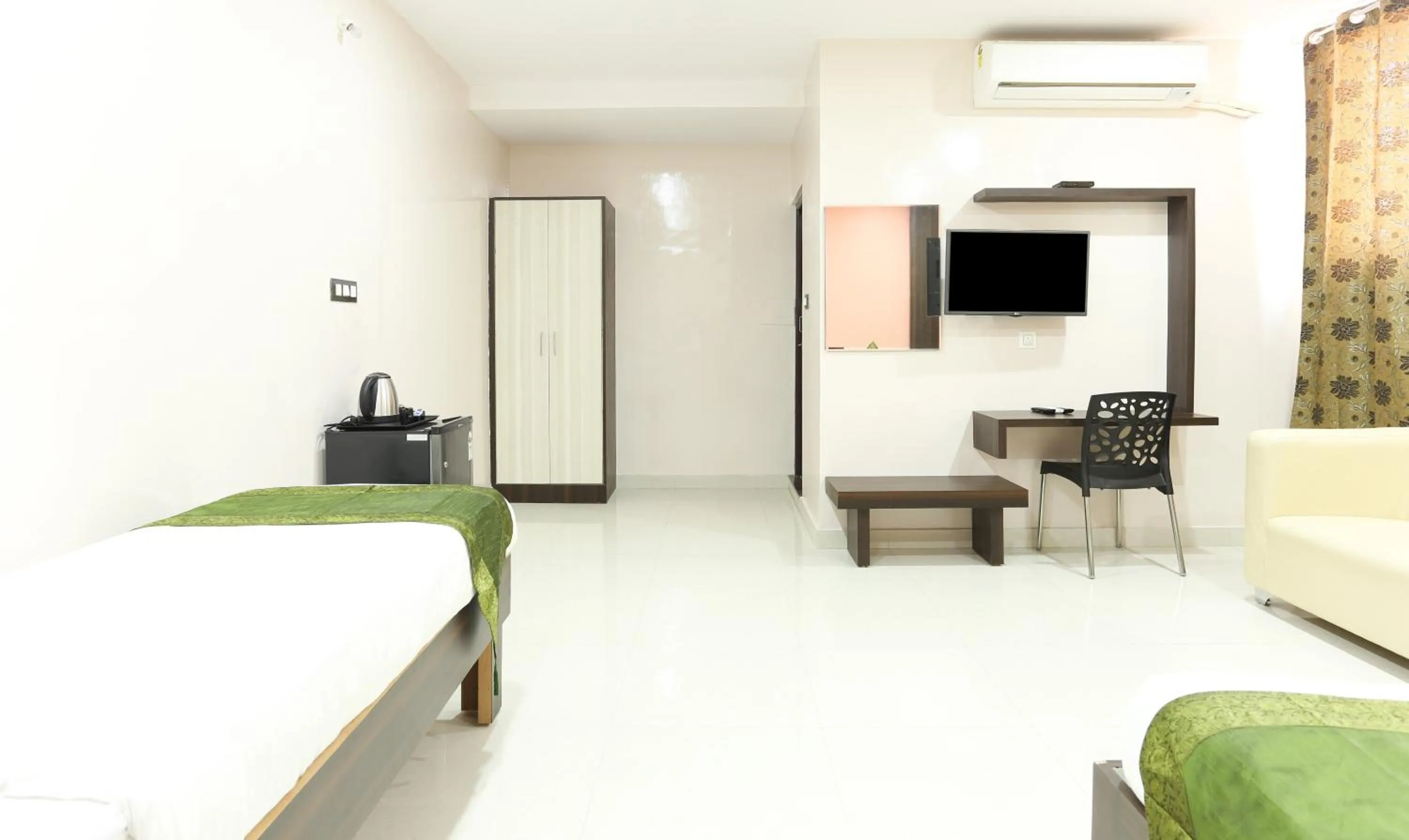 Bed in Hotel Habitat Comforts