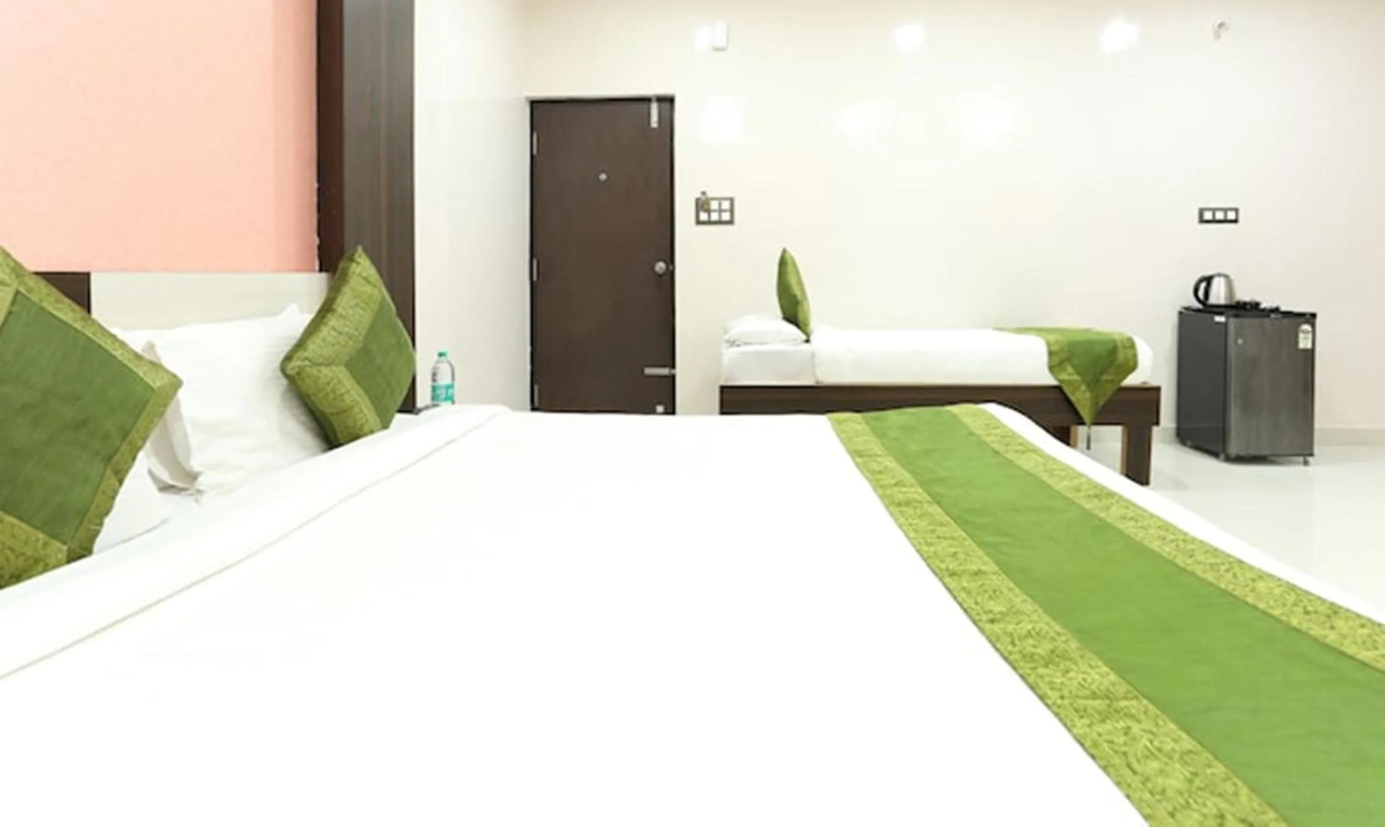 Bed in Hotel Habitat Comforts