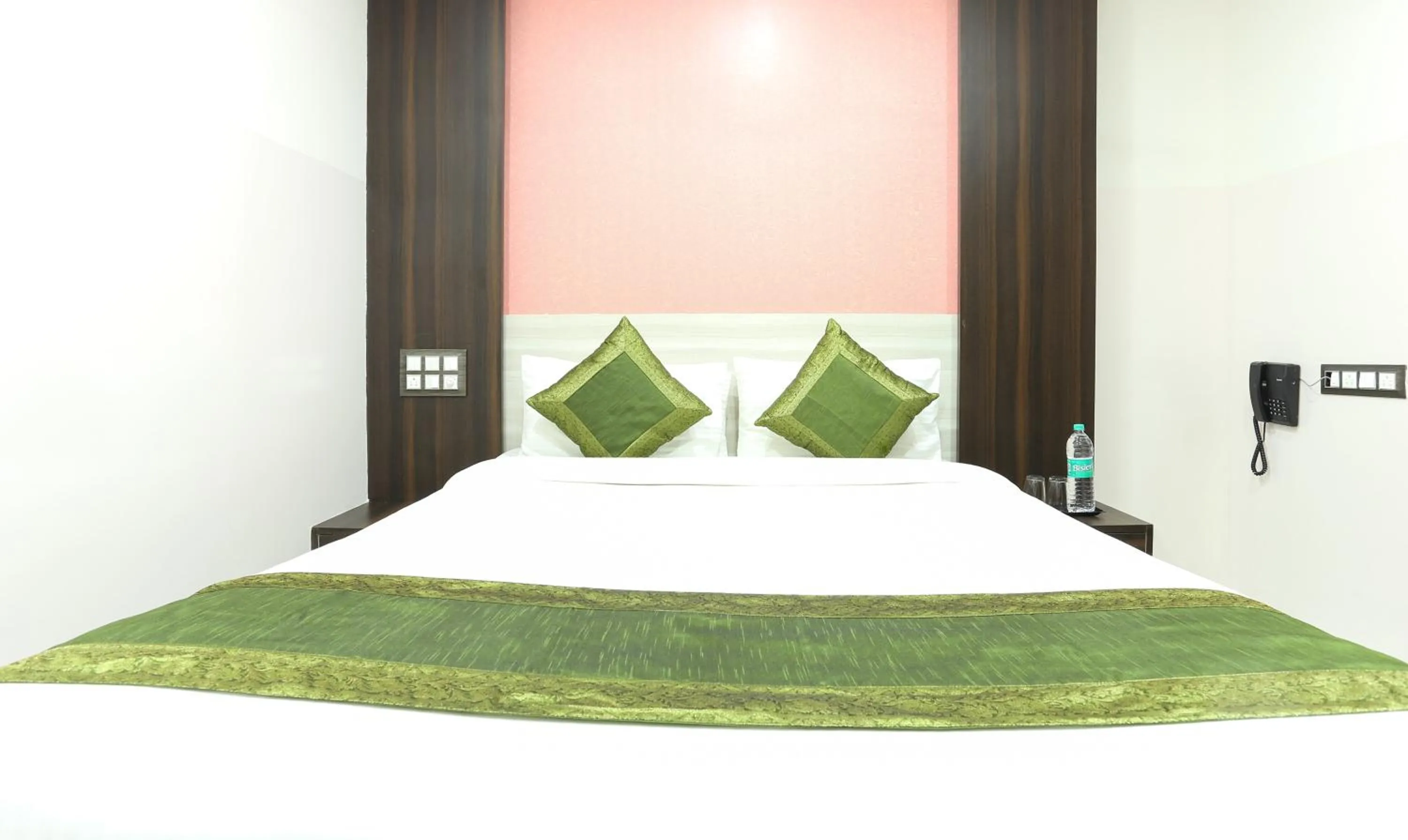 Bed in Hotel Habitat Comforts