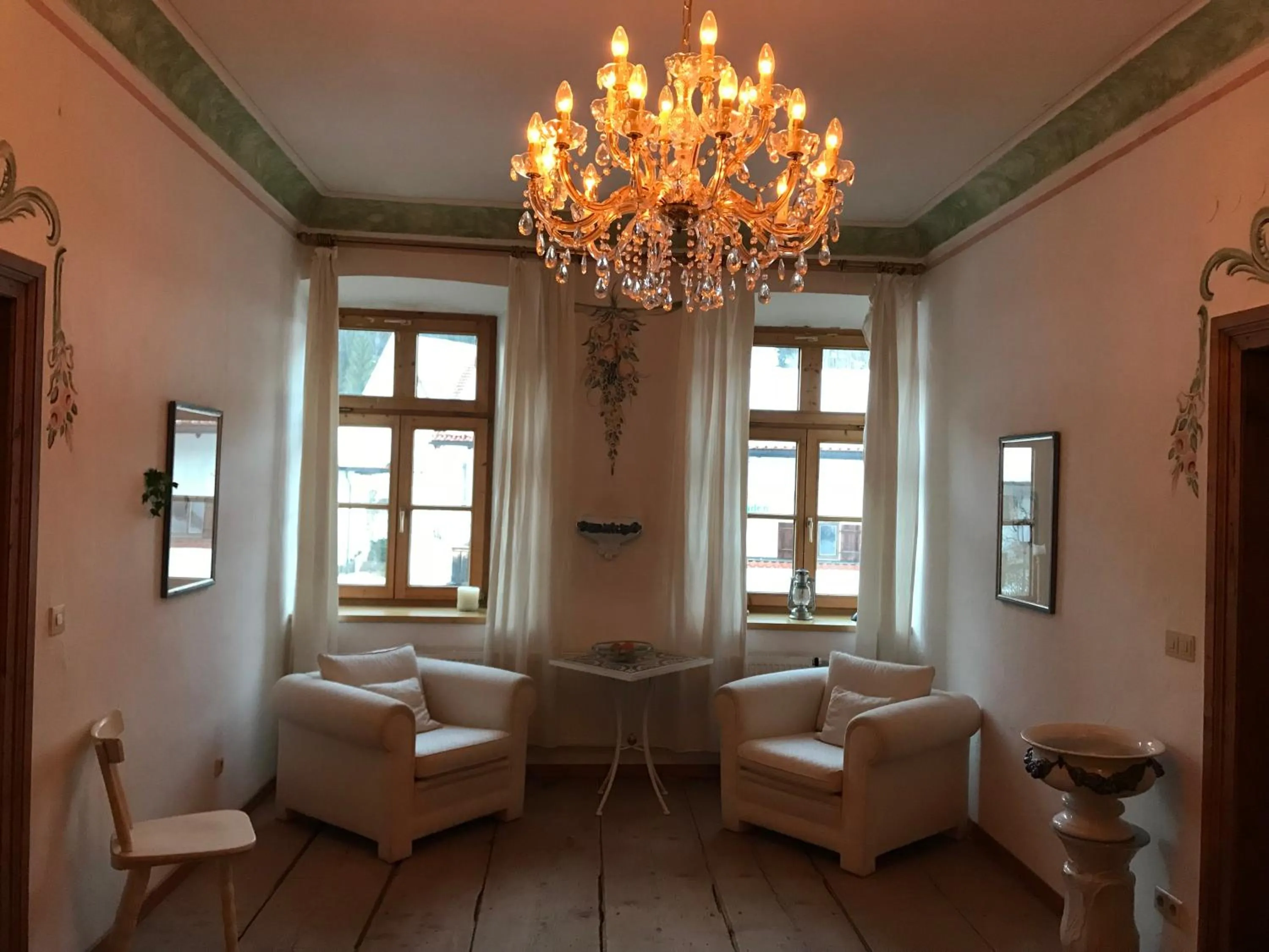 Seating area in Posthotel Sachrang