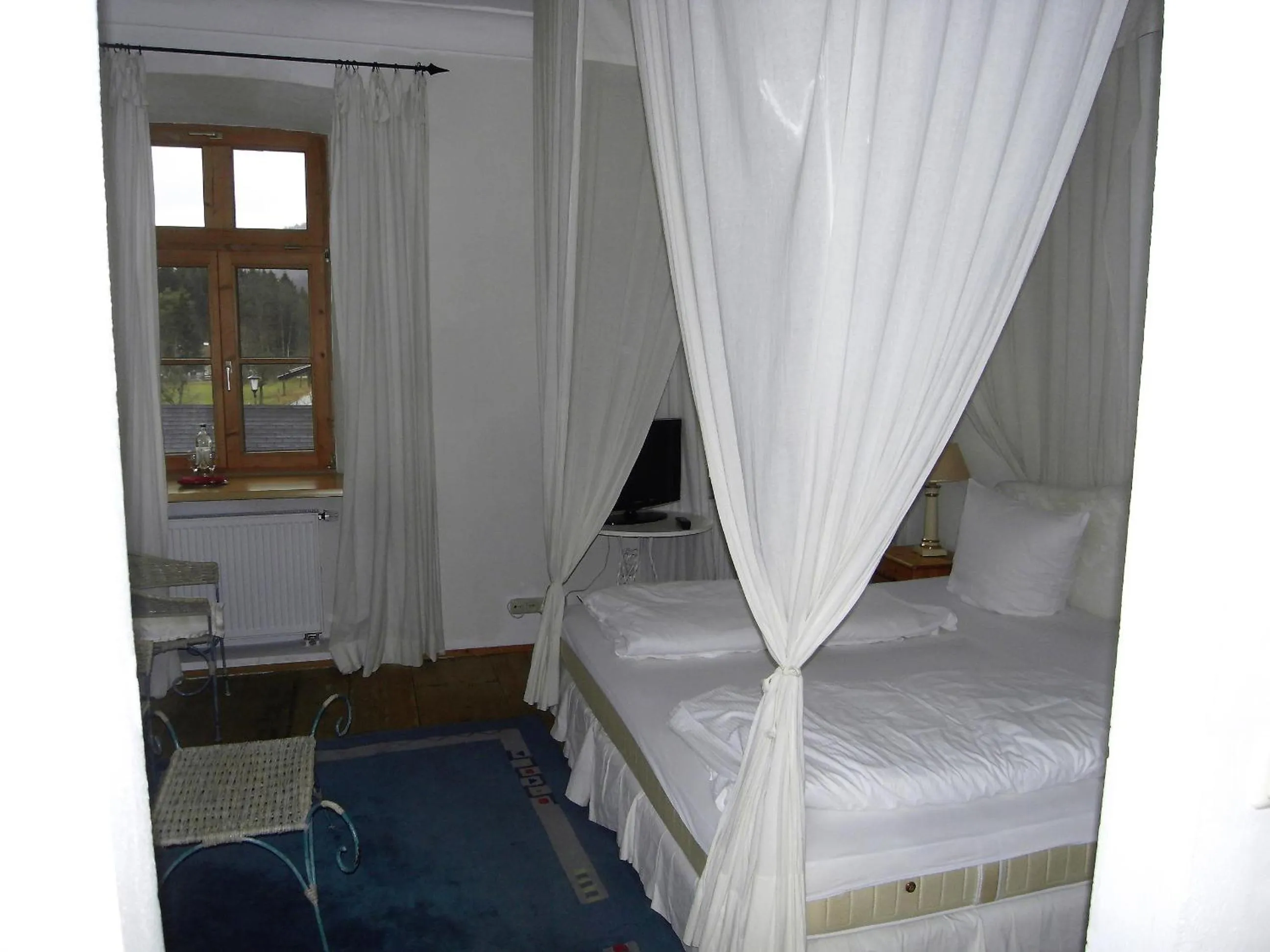 Photo of the whole room, Bed in Posthotel Sachrang