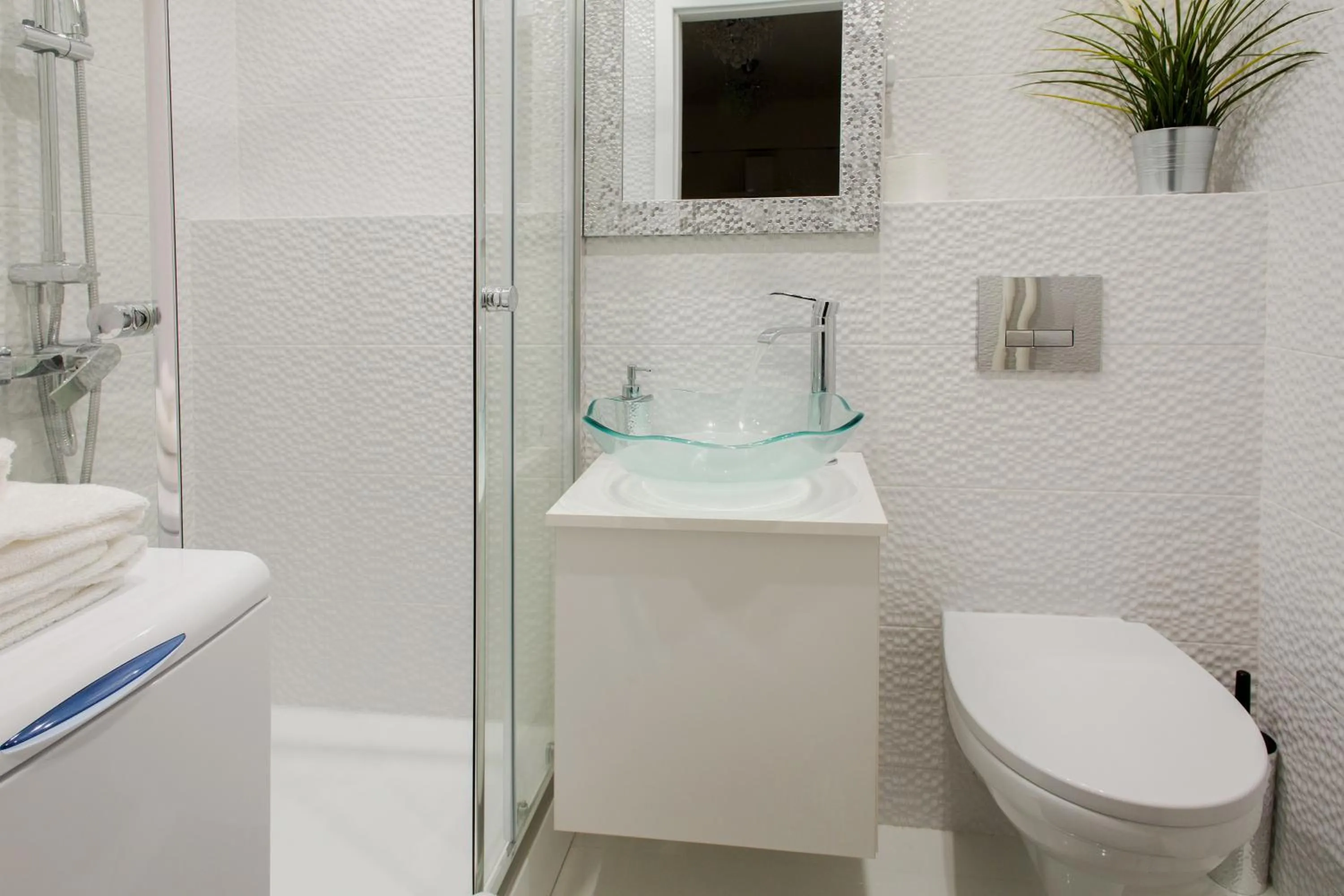 Shower in ShortStayPoland Aleje Jerozolimskie (B13)