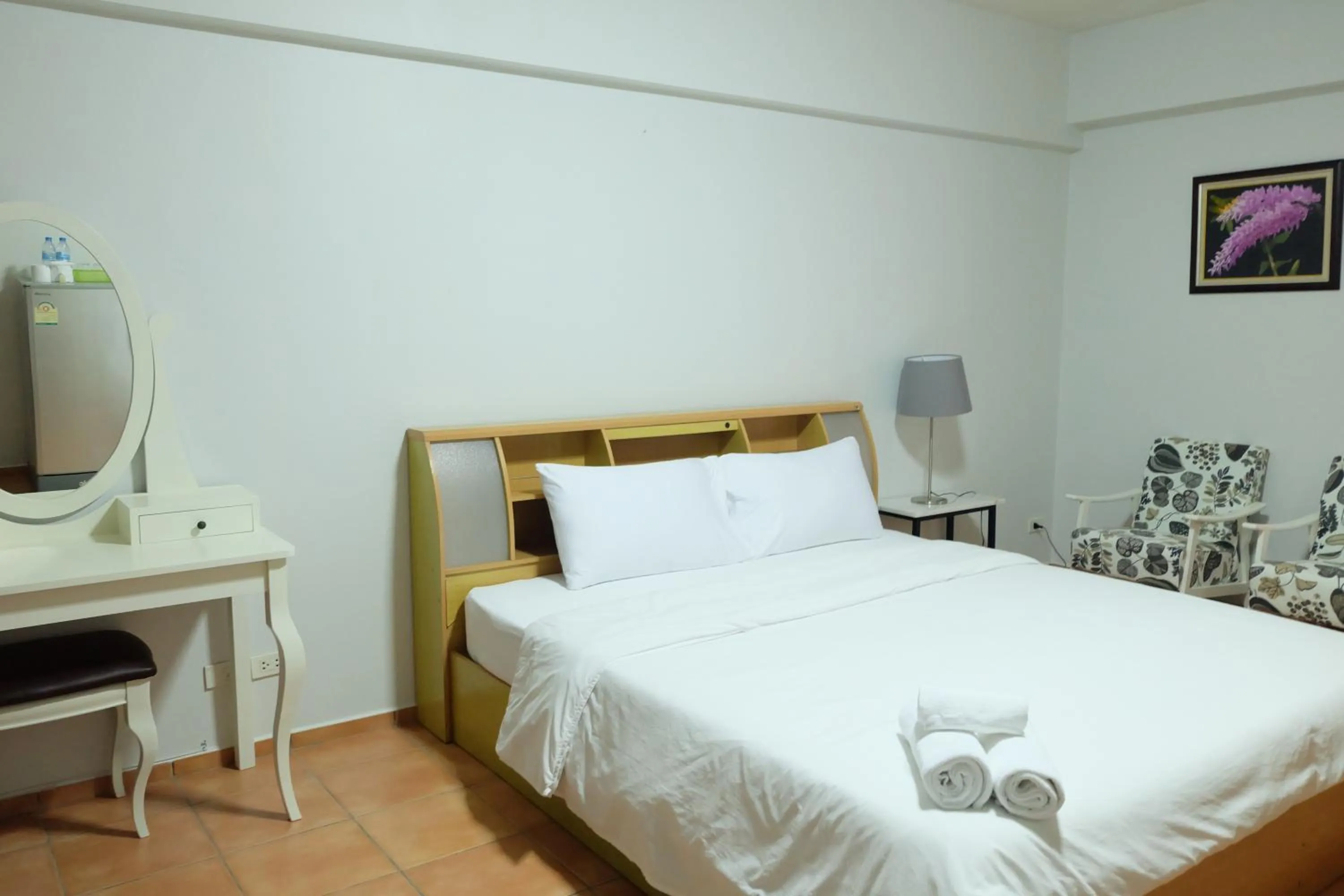 Decorative detail, Bed in Lomsabai Apartments