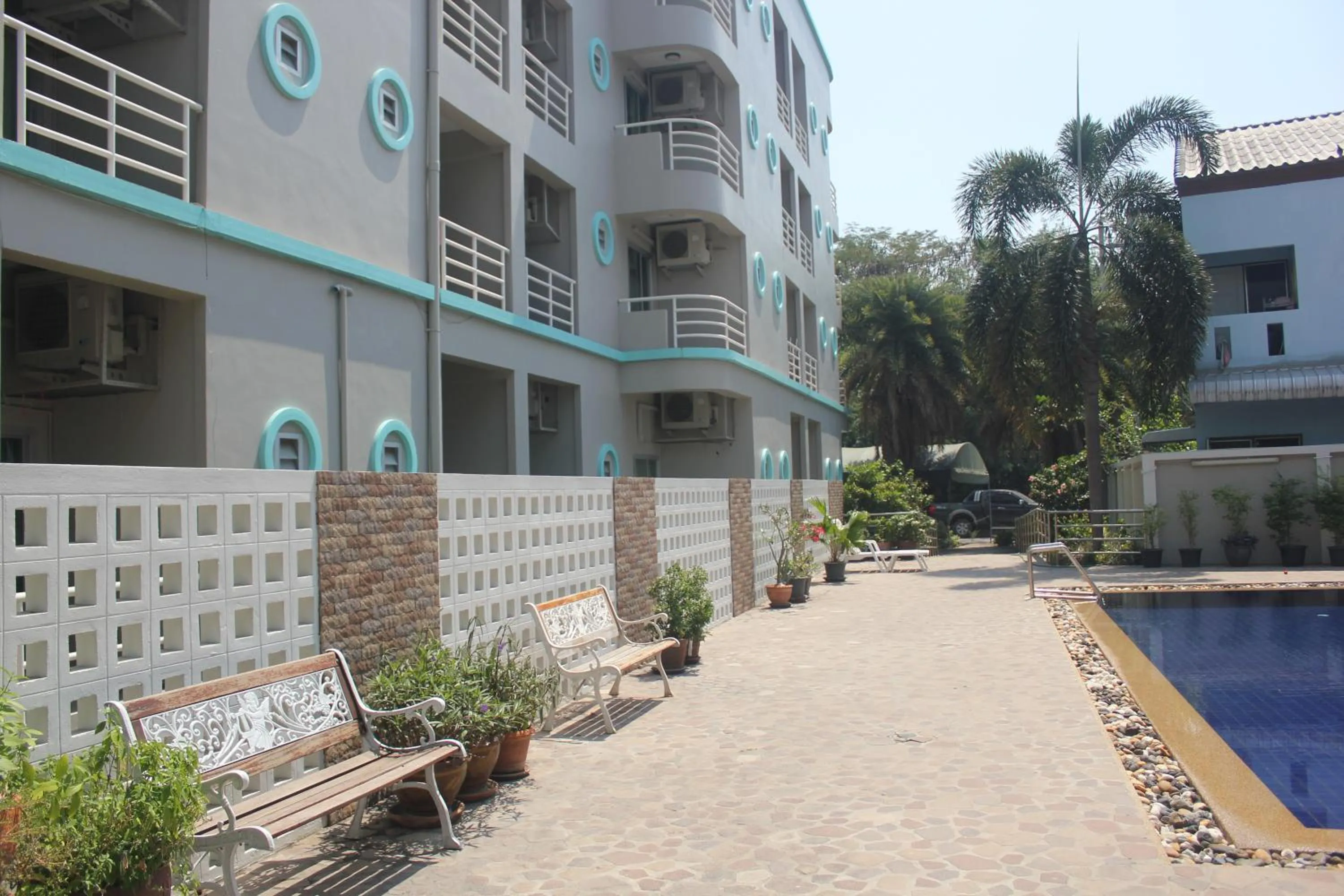 Area and facilities in Lomsabai Apartments
