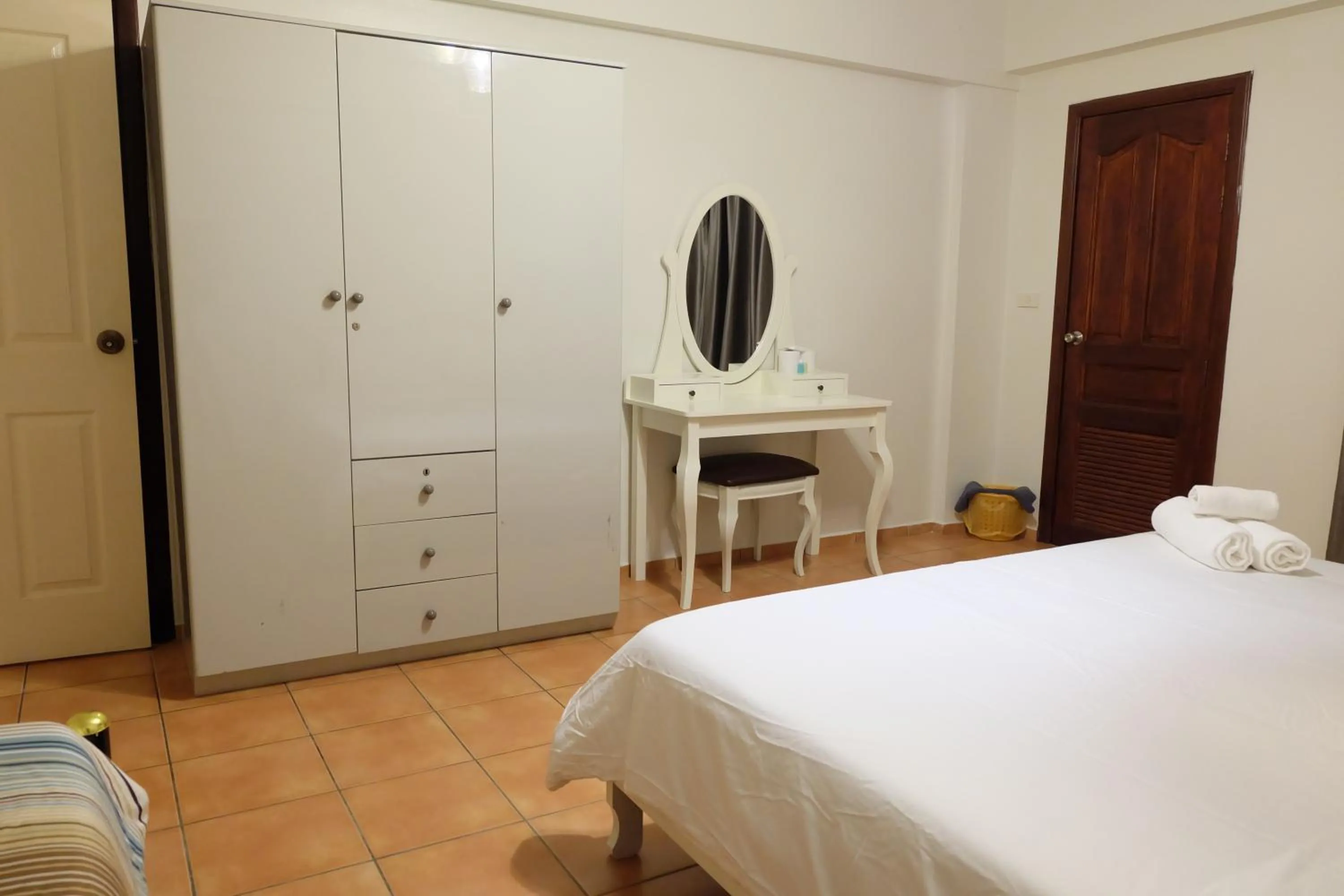 Decorative detail, Bed in Lomsabai Apartments