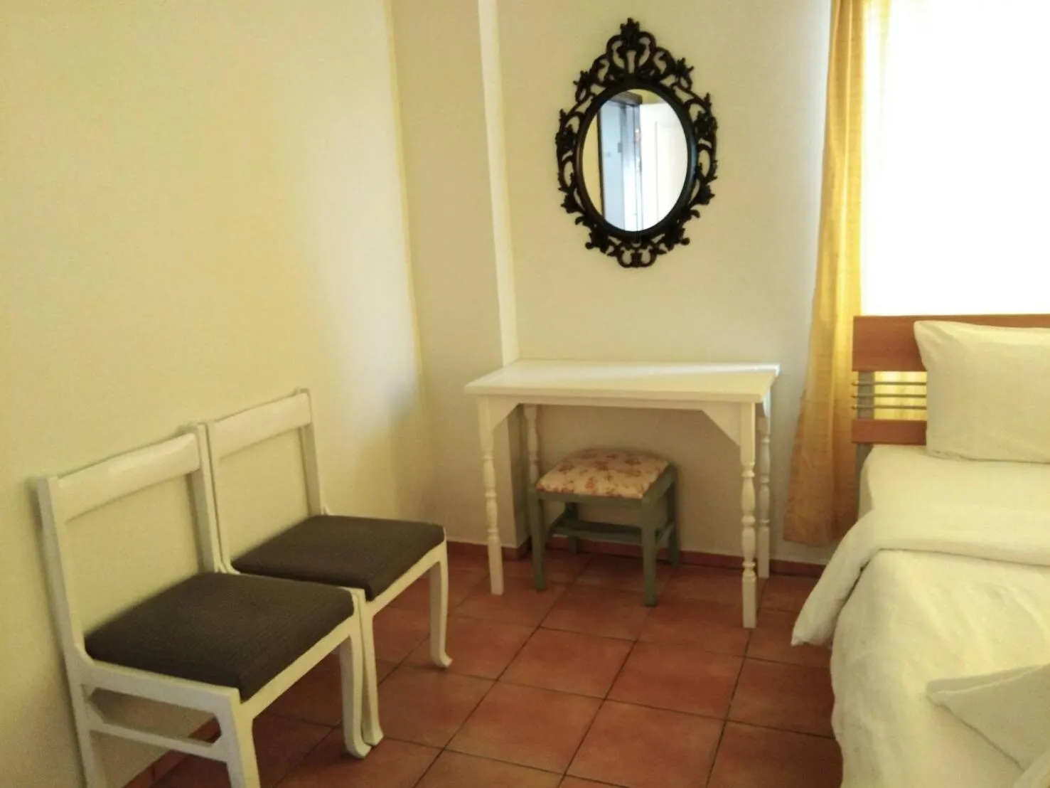 Decorative detail, Bed in Lomsabai Apartments