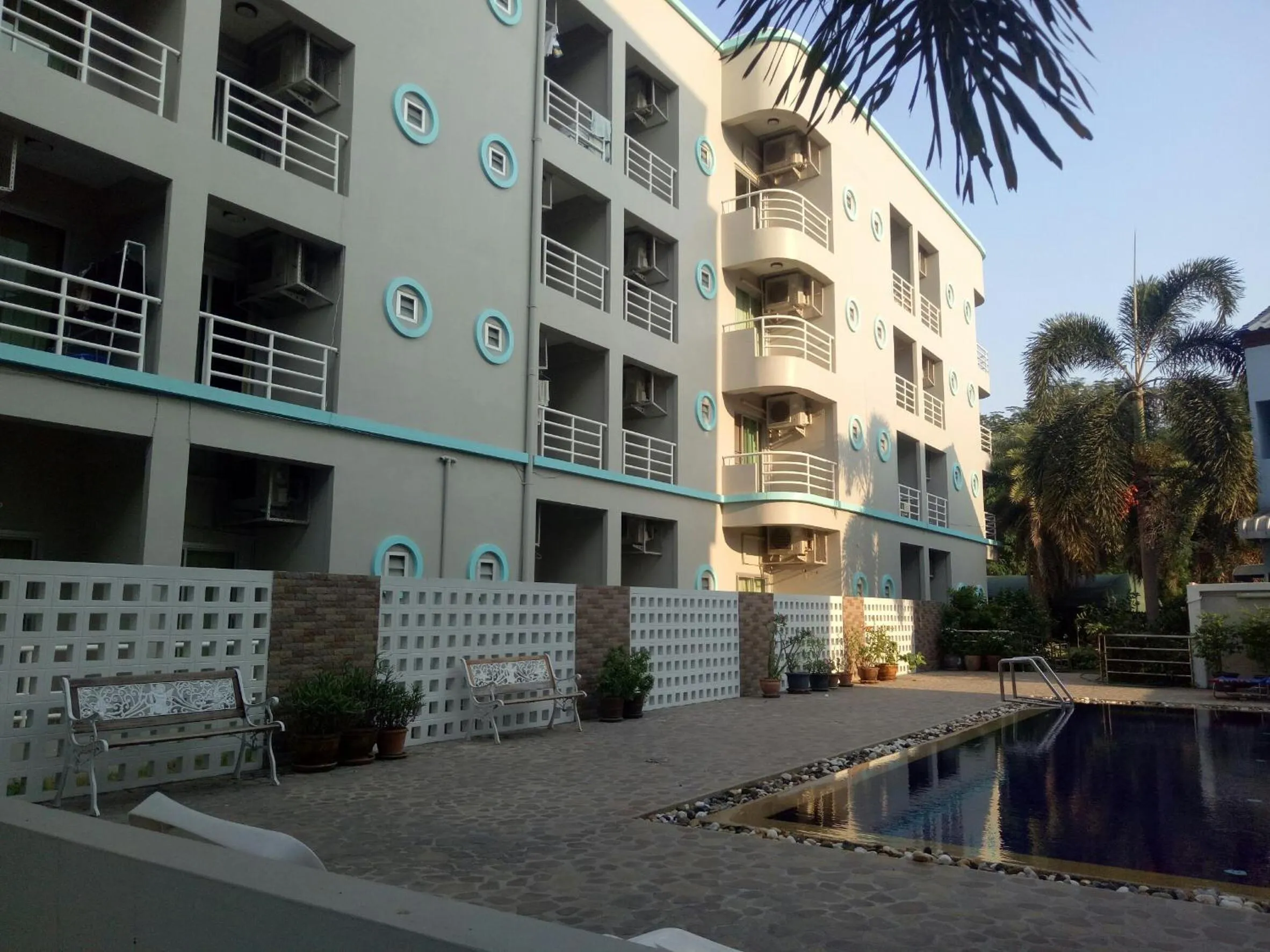 Property building in Lomsabai Apartments