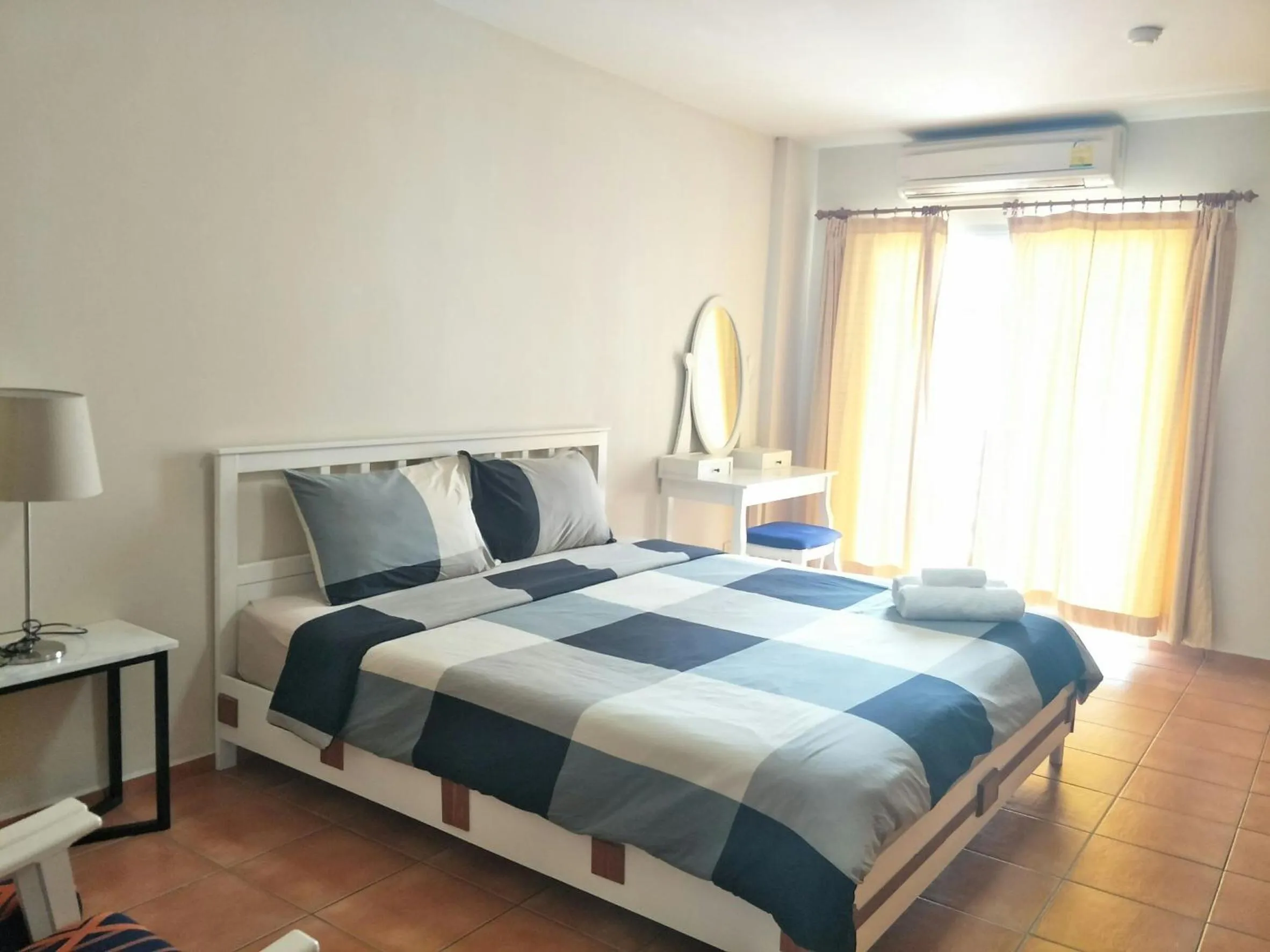 Bed in Lomsabai Apartments